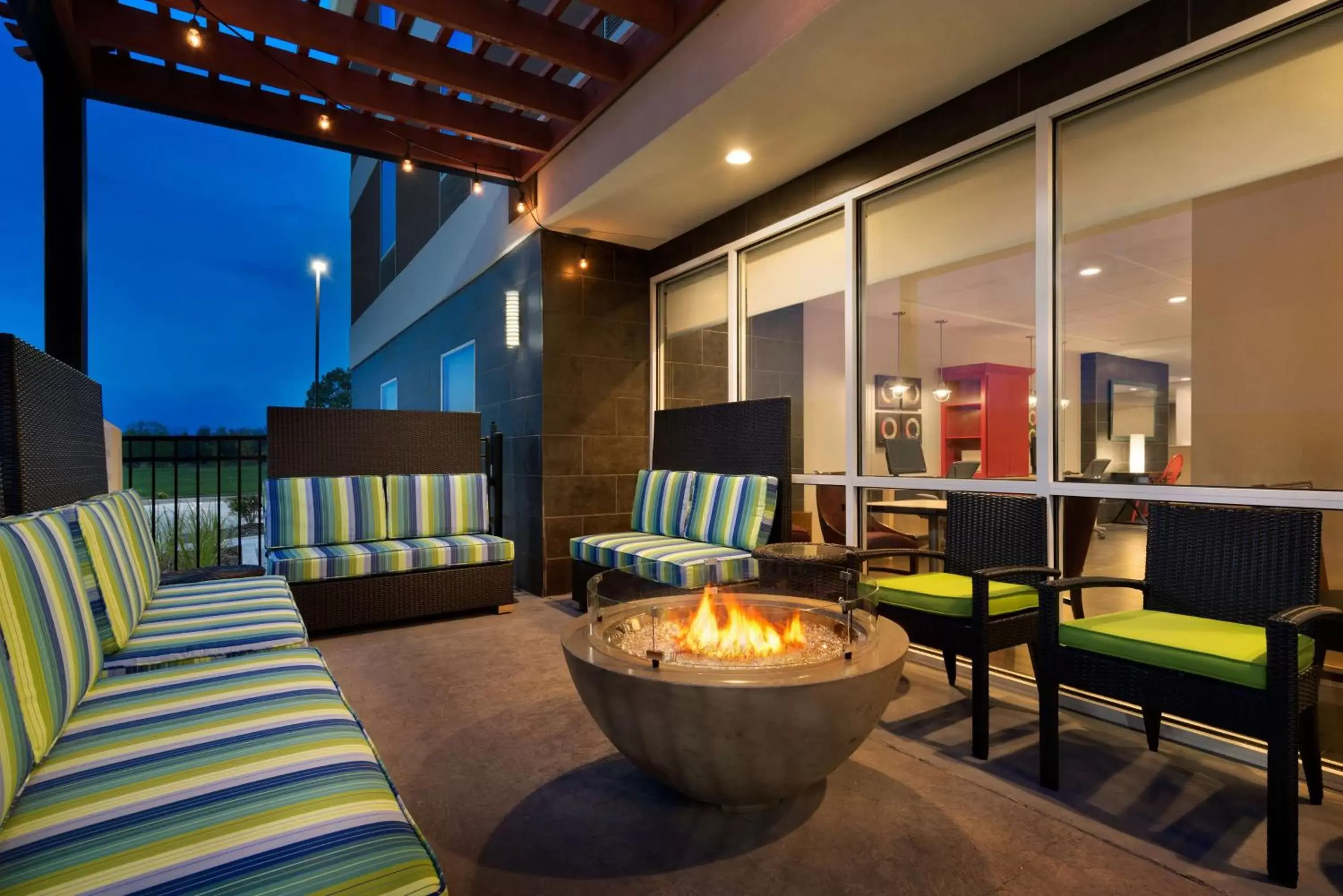 Patio in Home2 Suites By Hilton Baton Rouge