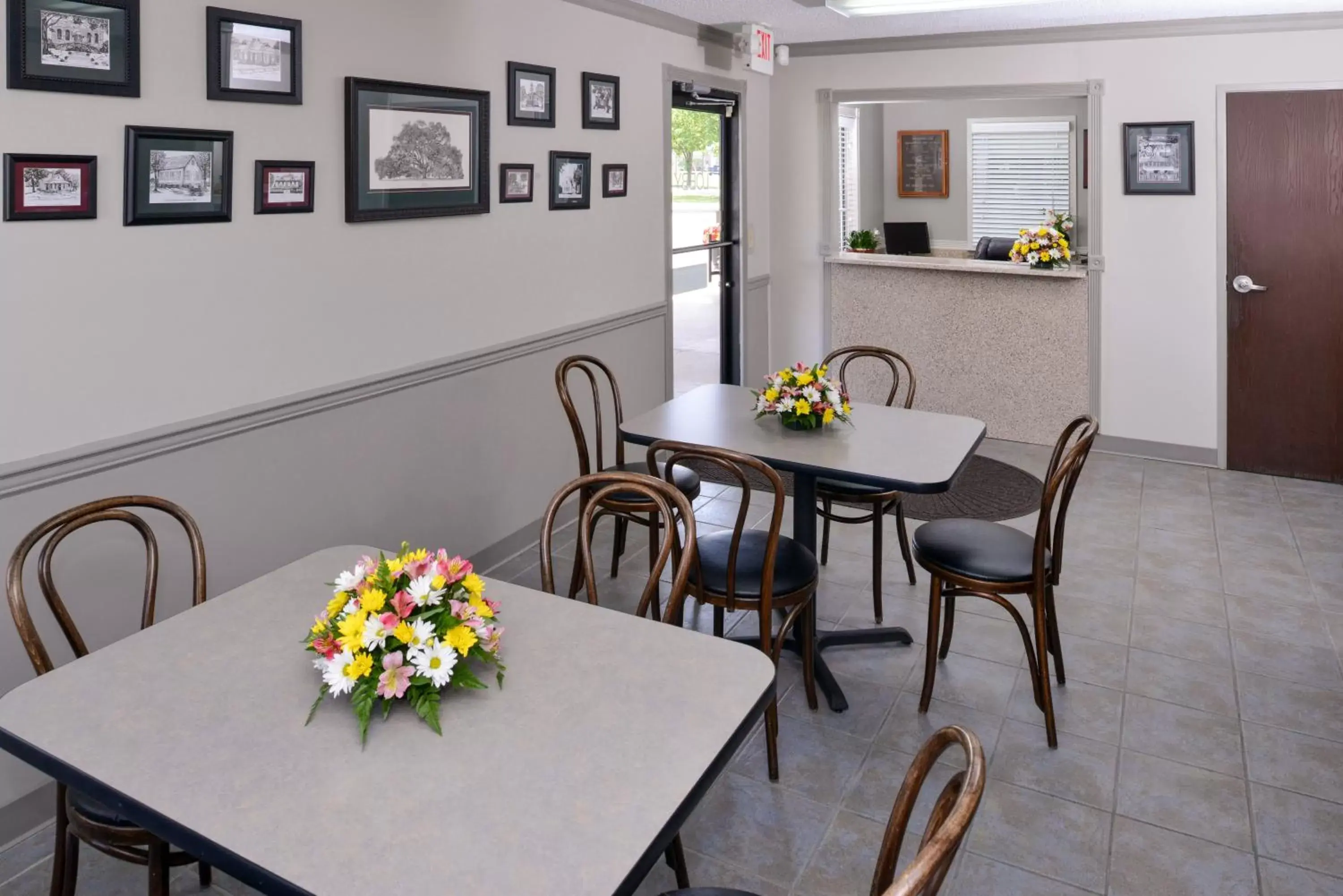 Dining area, Restaurant/Places to Eat in Briarwood Inn Of Geneva