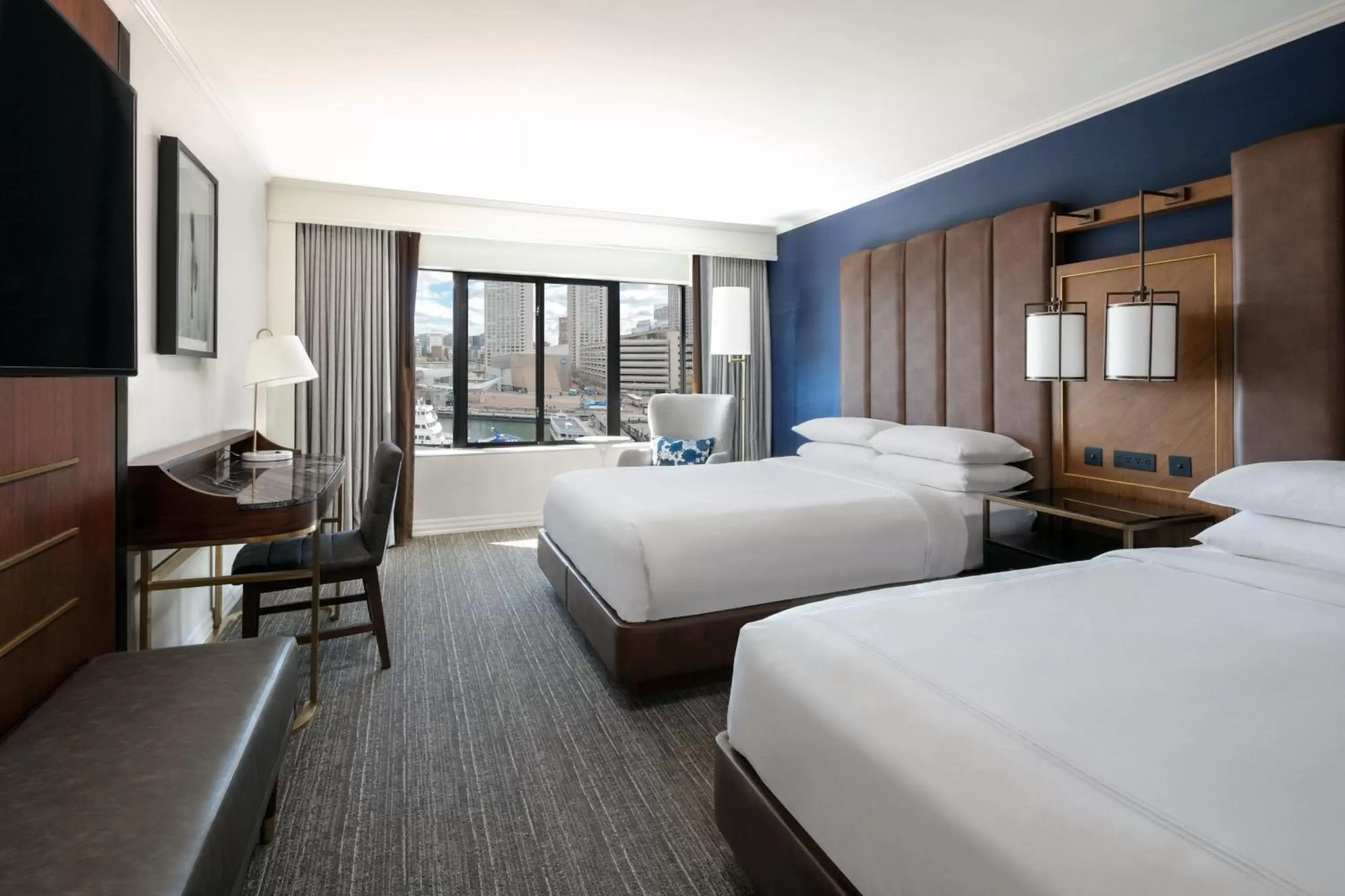 Photo of the whole room in Boston Marriott Long Wharf