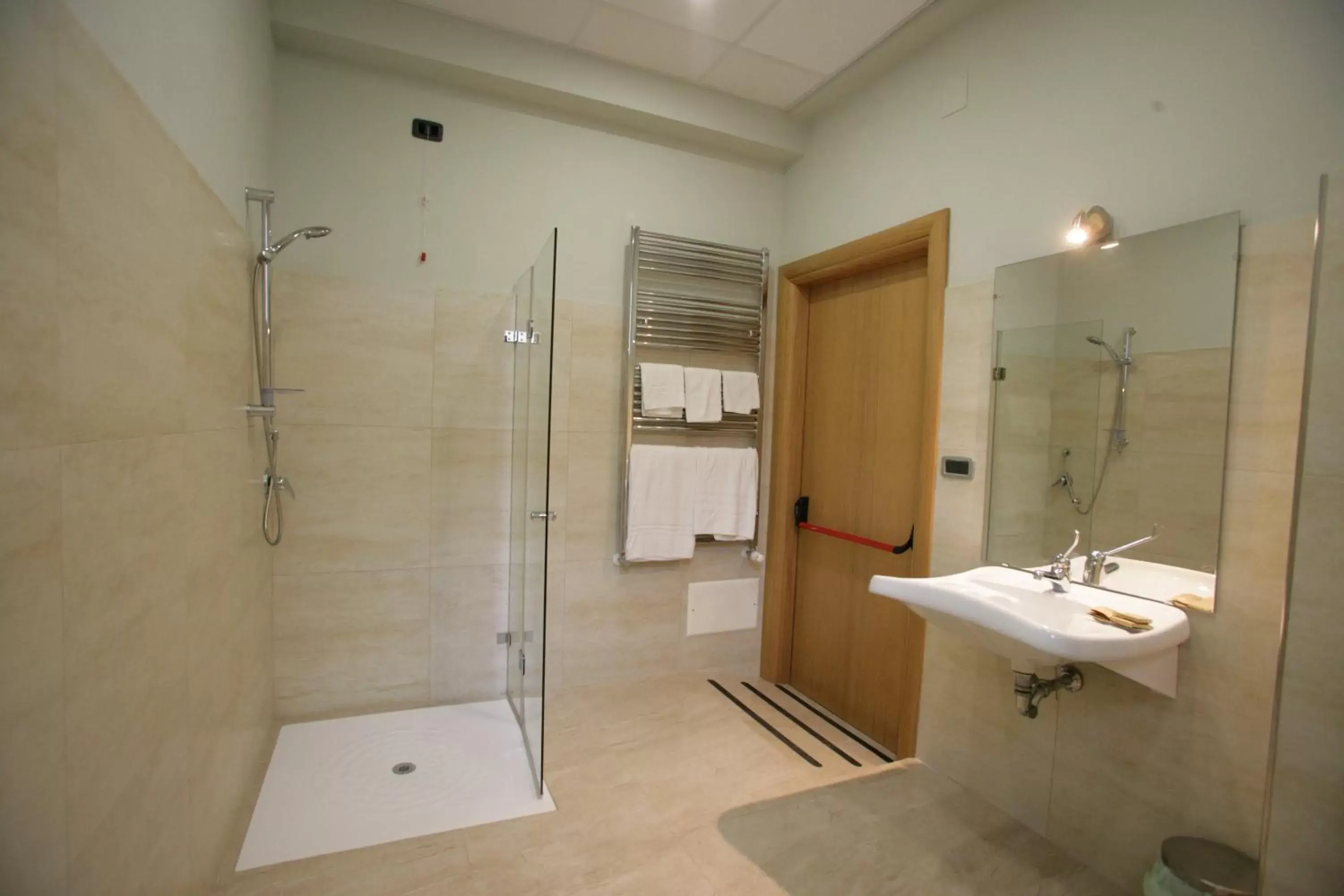 Facility for disabled guests, Bathroom in Hotel Piazza Marconi
