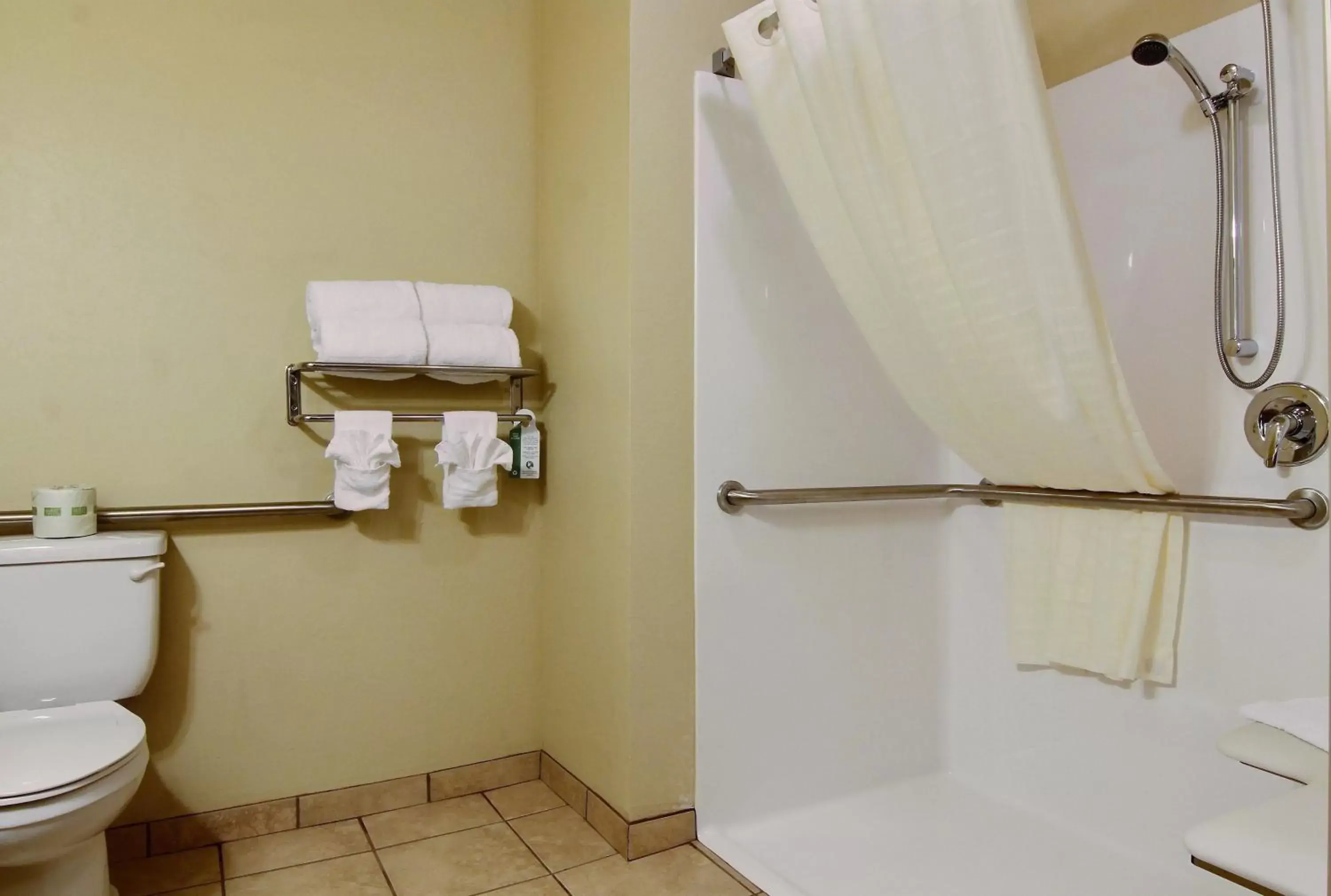 Shower, Bathroom in Cobblestone Inn & Suites - Linton