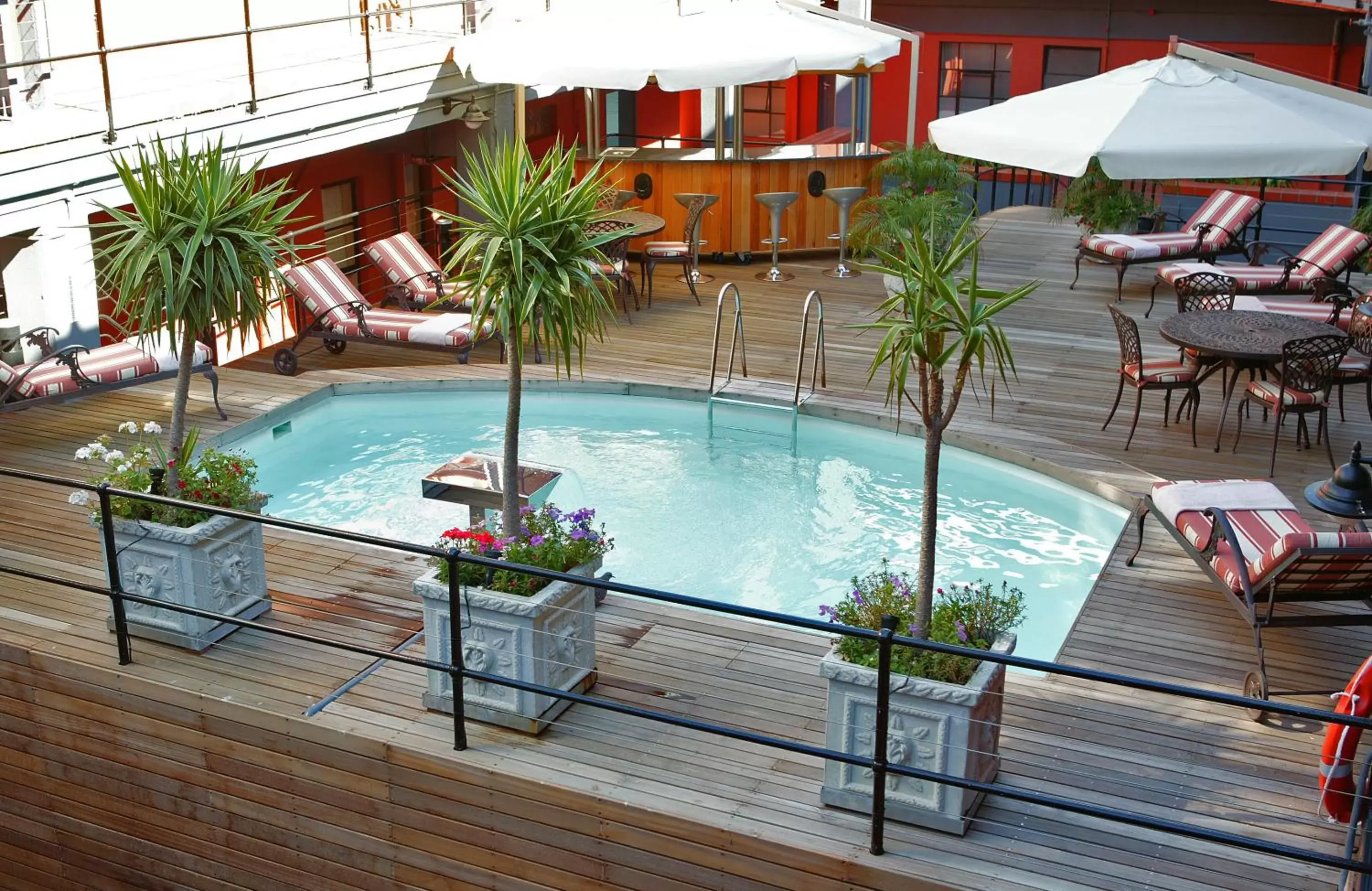 Activities, Swimming Pool in Cape Town Lodge Hotel