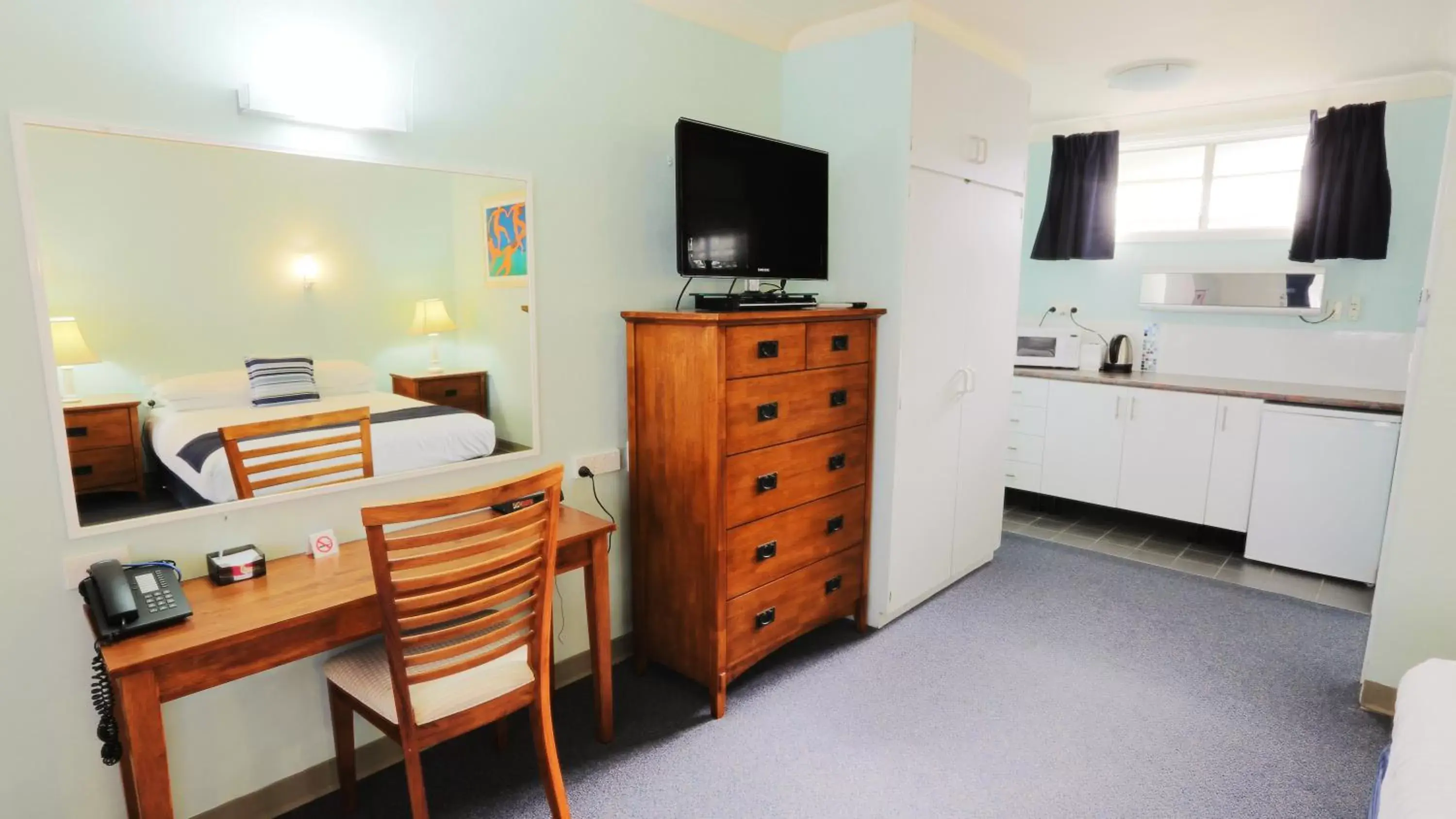 TV and multimedia, TV/Entertainment Center in Tweed Heads Vegas Motel