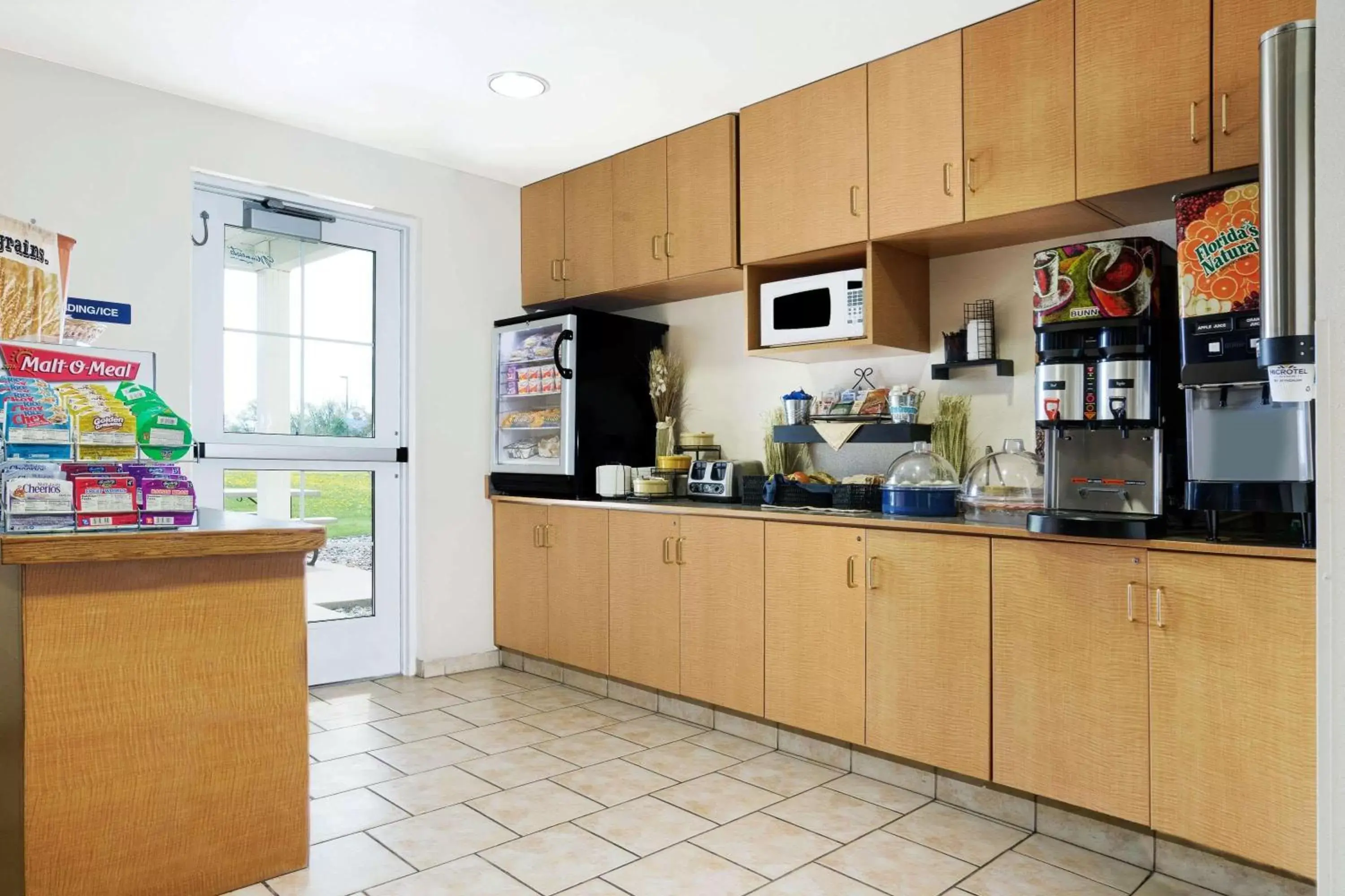 Restaurant/places to eat in Microtel Inn & Suites by Wyndham Mankato Restaurant/places to eat in Microtel Inn & Suites by Wyndham Mankato