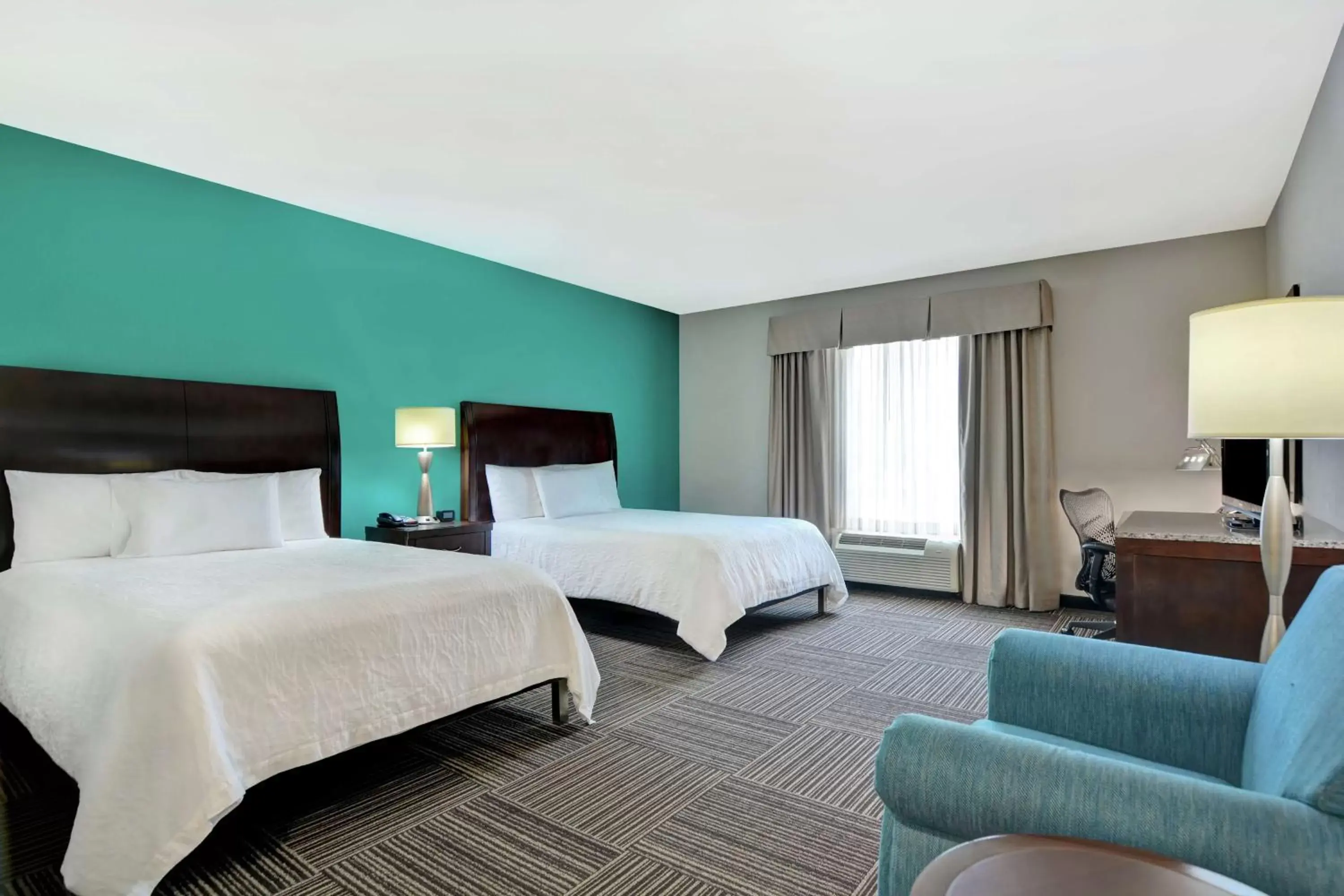 Bed in Hilton Garden Inn and Fayetteville Convention Center