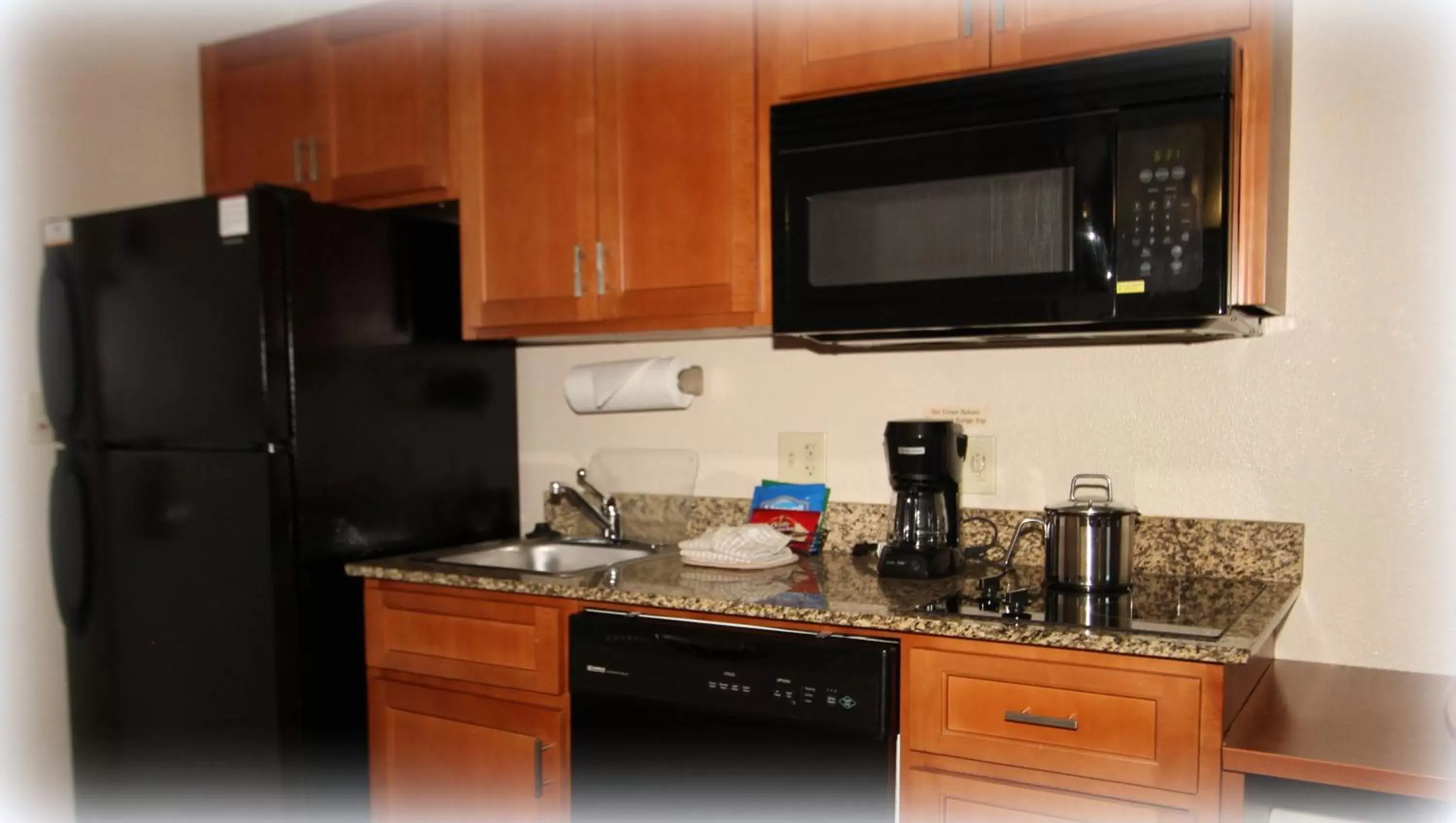 Photo of the whole room, Kitchen/Kitchenette in Candlewood Suites Fredericksburg, an IHG Hotel