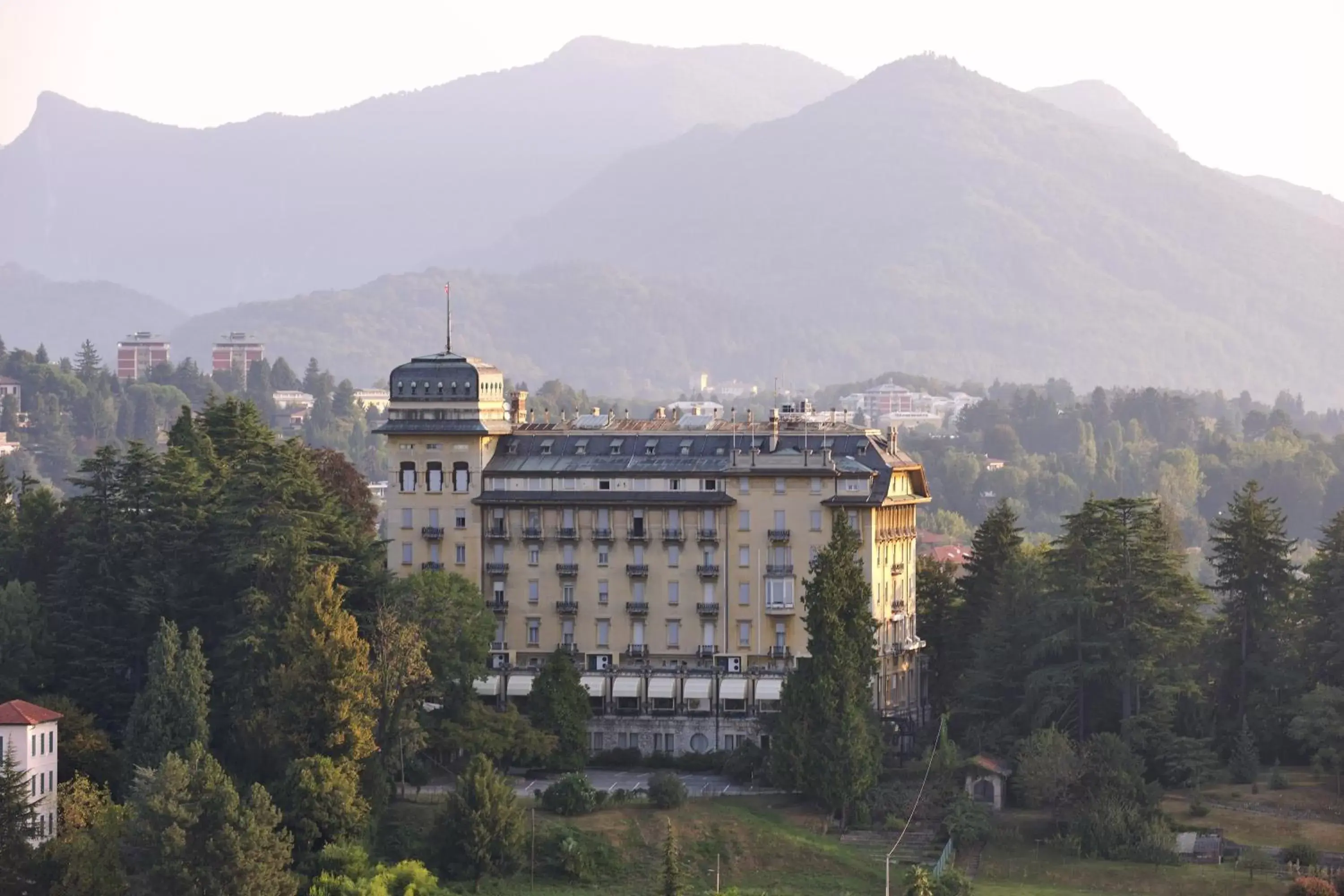 Facade/entrance, Mountain View in Palace Grand Hotel Varese
