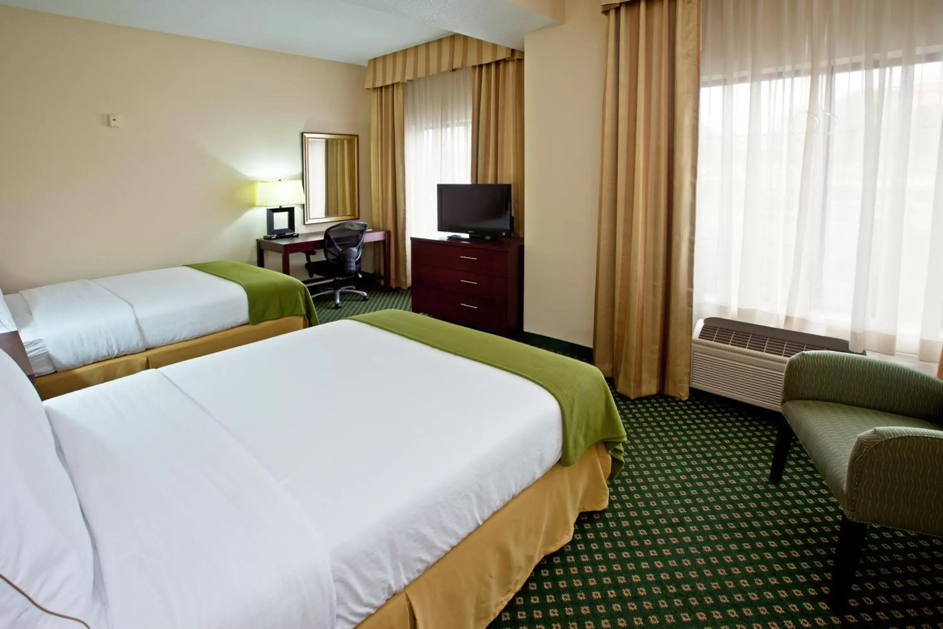 Photo of the whole room, Bed in Holiday Inn Express Hotel & Suites Indianapolis - East, an IHG Hotel