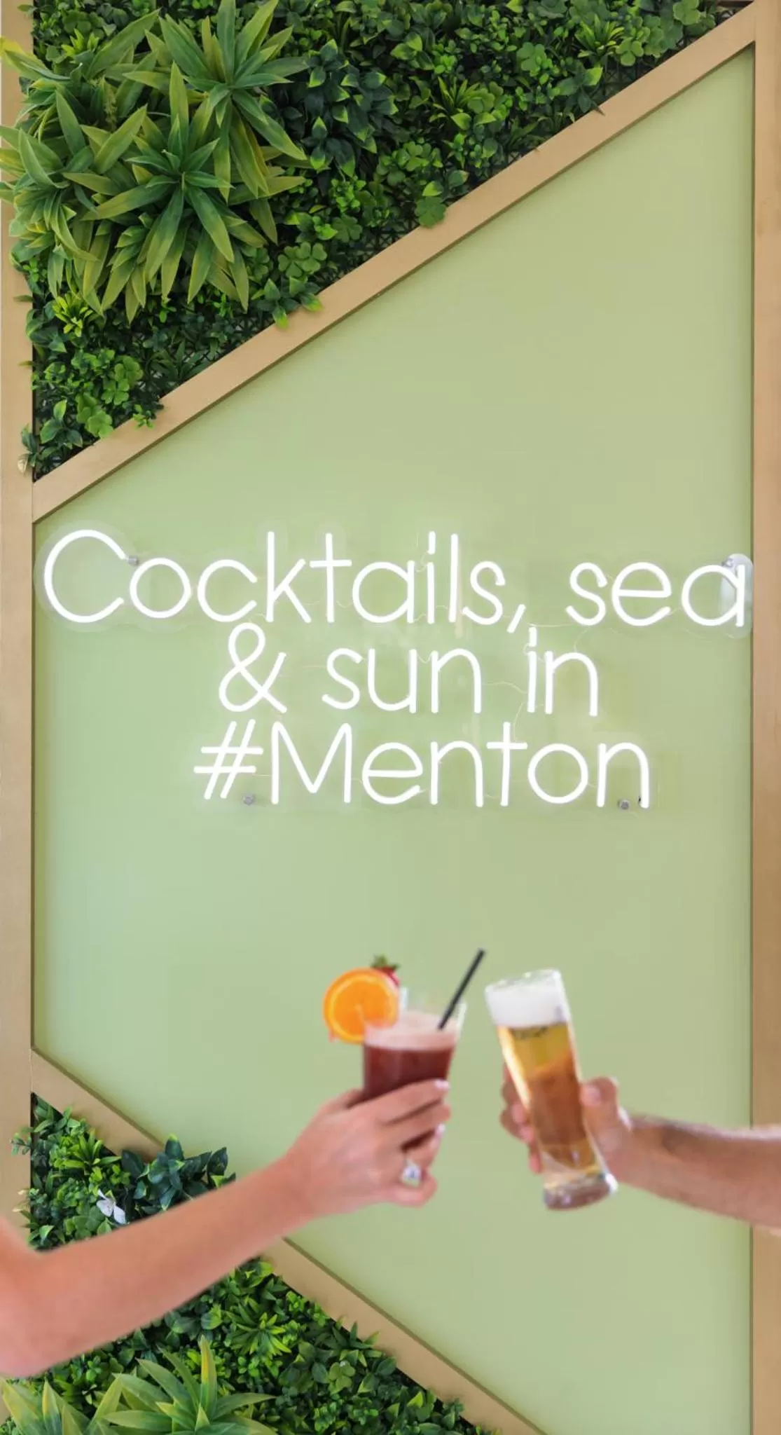 Lounge or bar in Best Western Hotel Mediterranee Menton