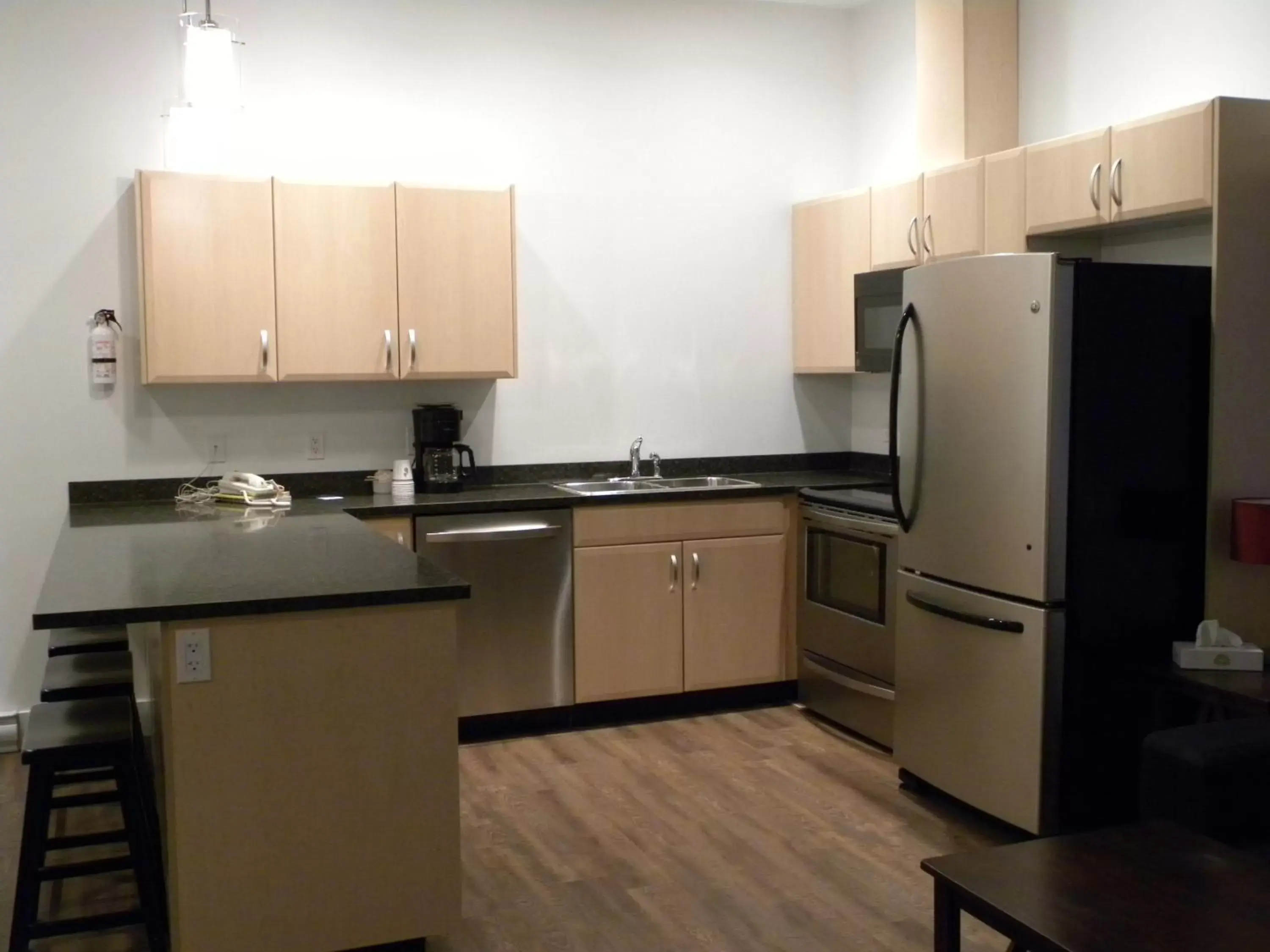 Kitchen/Kitchenette in Fireweed Motel