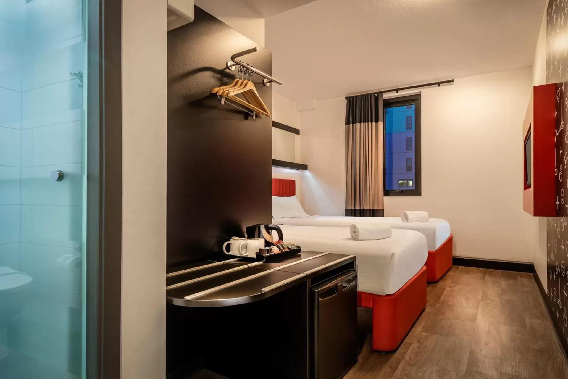 Coffee/tea facilities, Bed in Essence Hotel Carlton Coffee/tea facilities, Bed in Essence Hotel Carlton