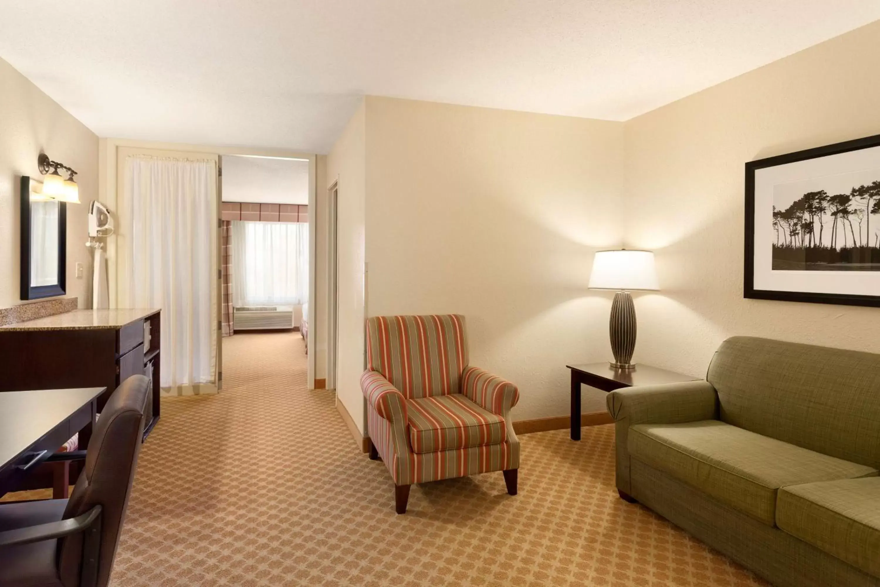 Photo of the whole room, Seating Area in Country Inn & Suites by Radisson, Coon Rapids, MN