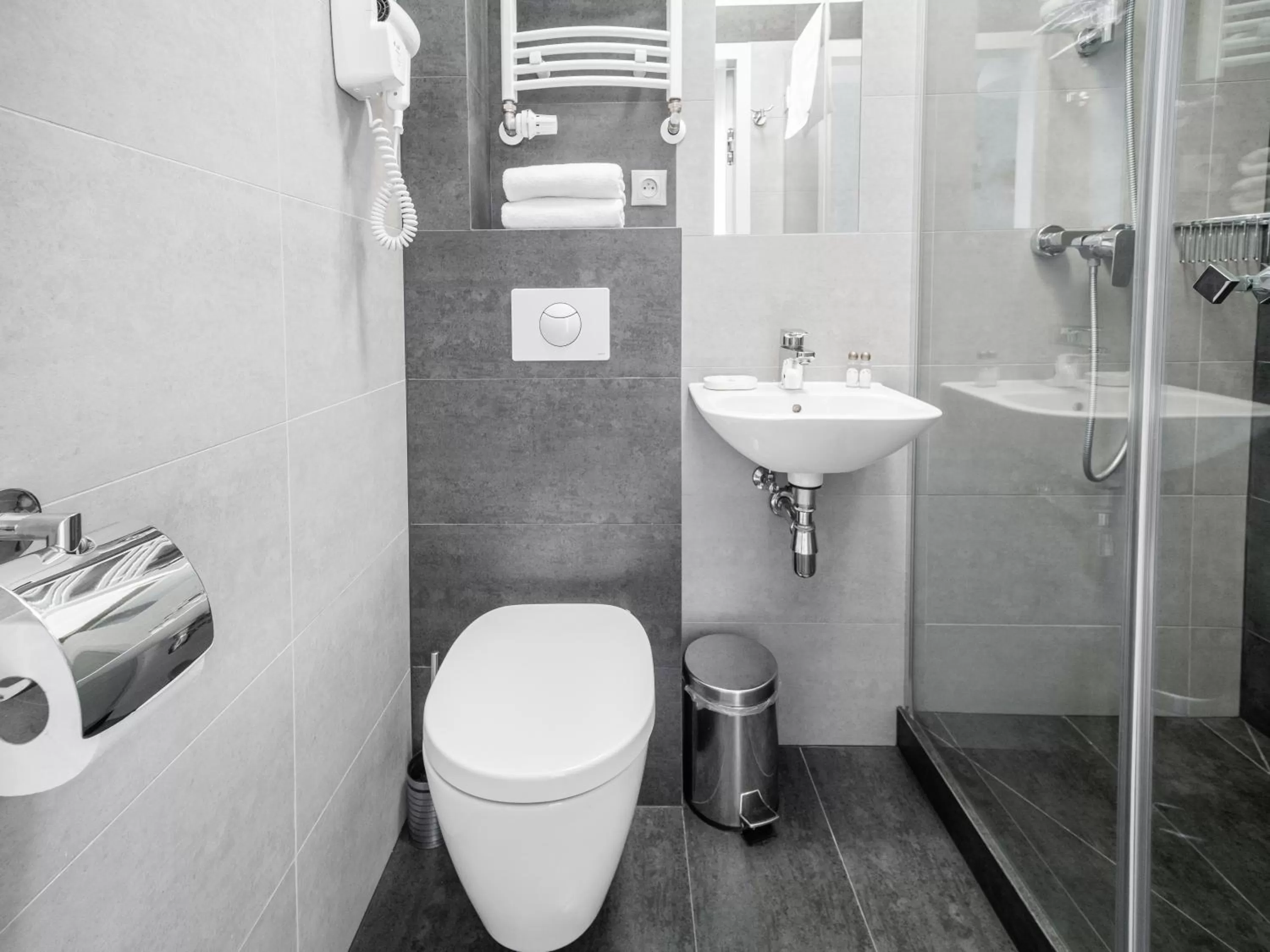 Bathroom in Hotel Miodowa