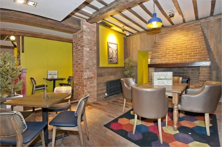 Restaurant/places to eat, Lounge/Bar in The King's Head Hotel Wetherspoon