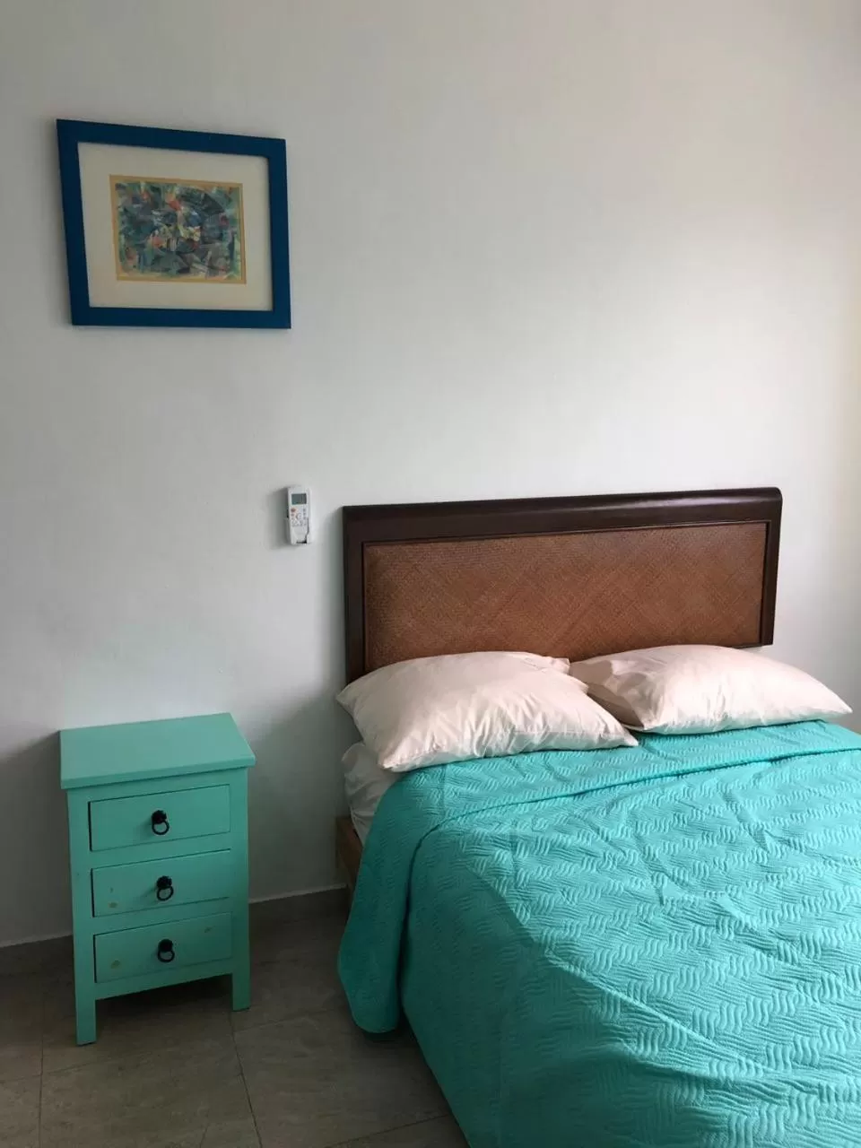 Bed in Airport Sleepy Inn