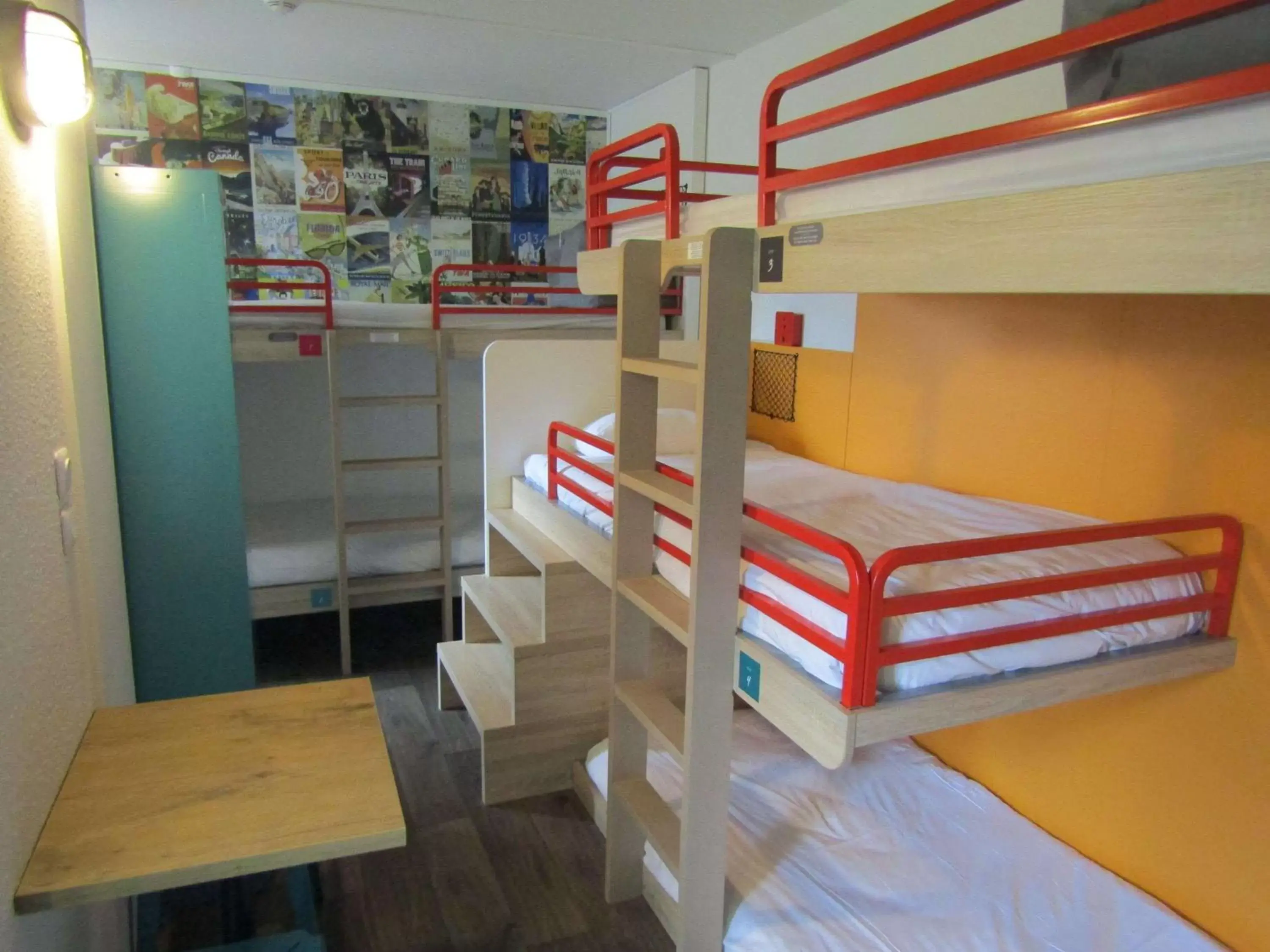 Photo of the whole room, Bunk Bed in HOTEL F1 Lyon Genay Massieux