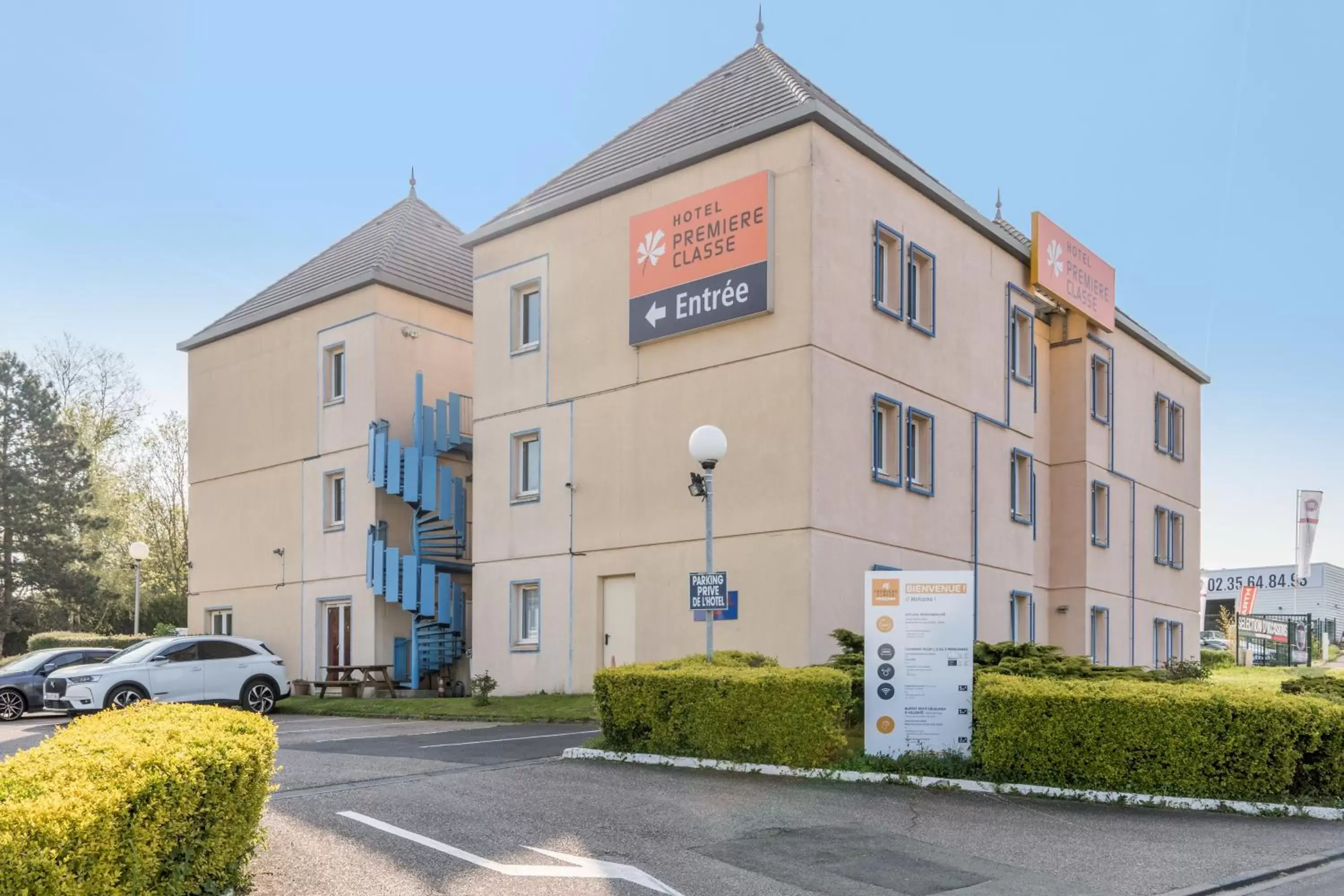 Property Building in Premiere Classe Rouen Nord - Barentin