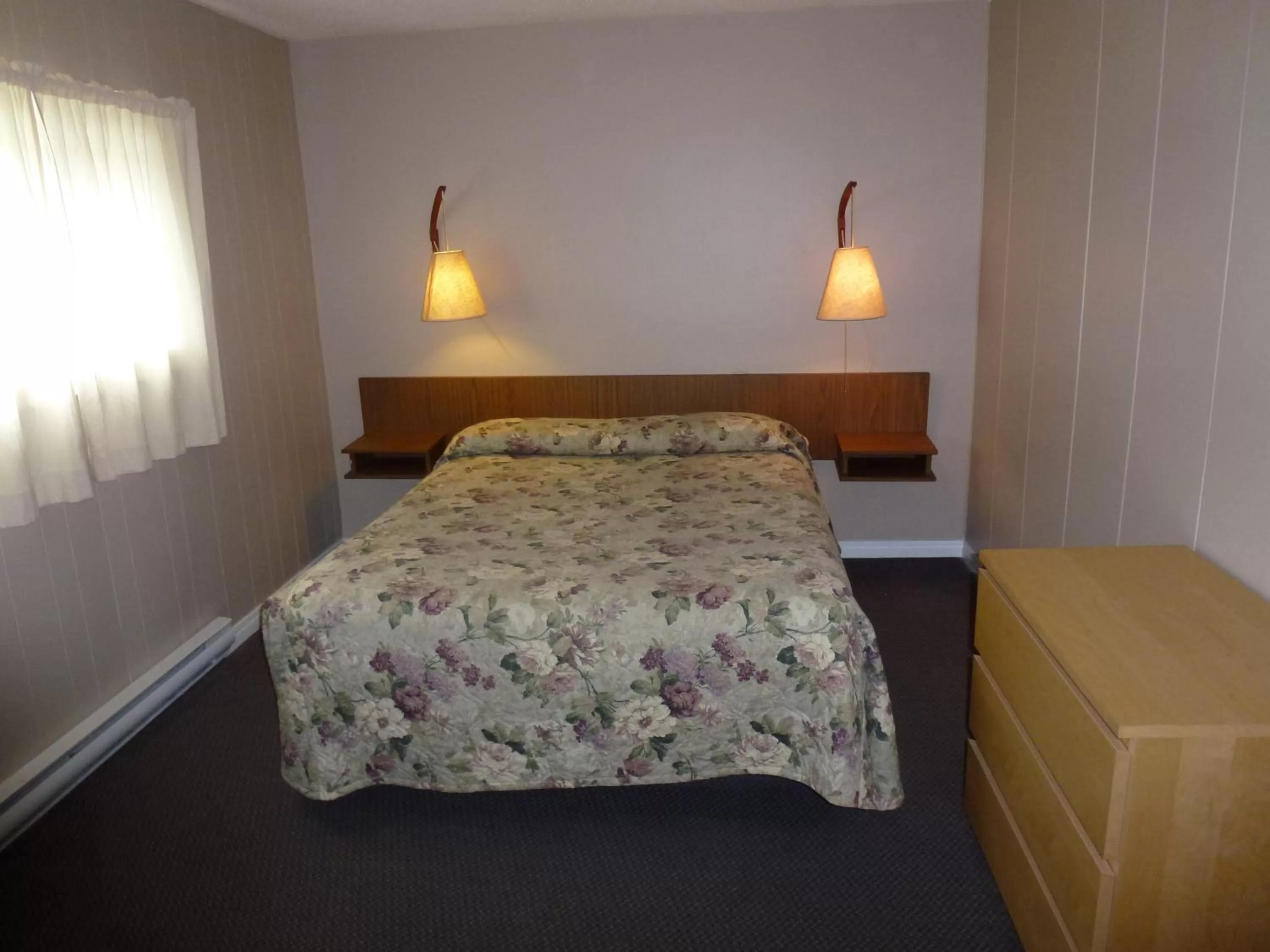 Bed in Apple Tree Inn