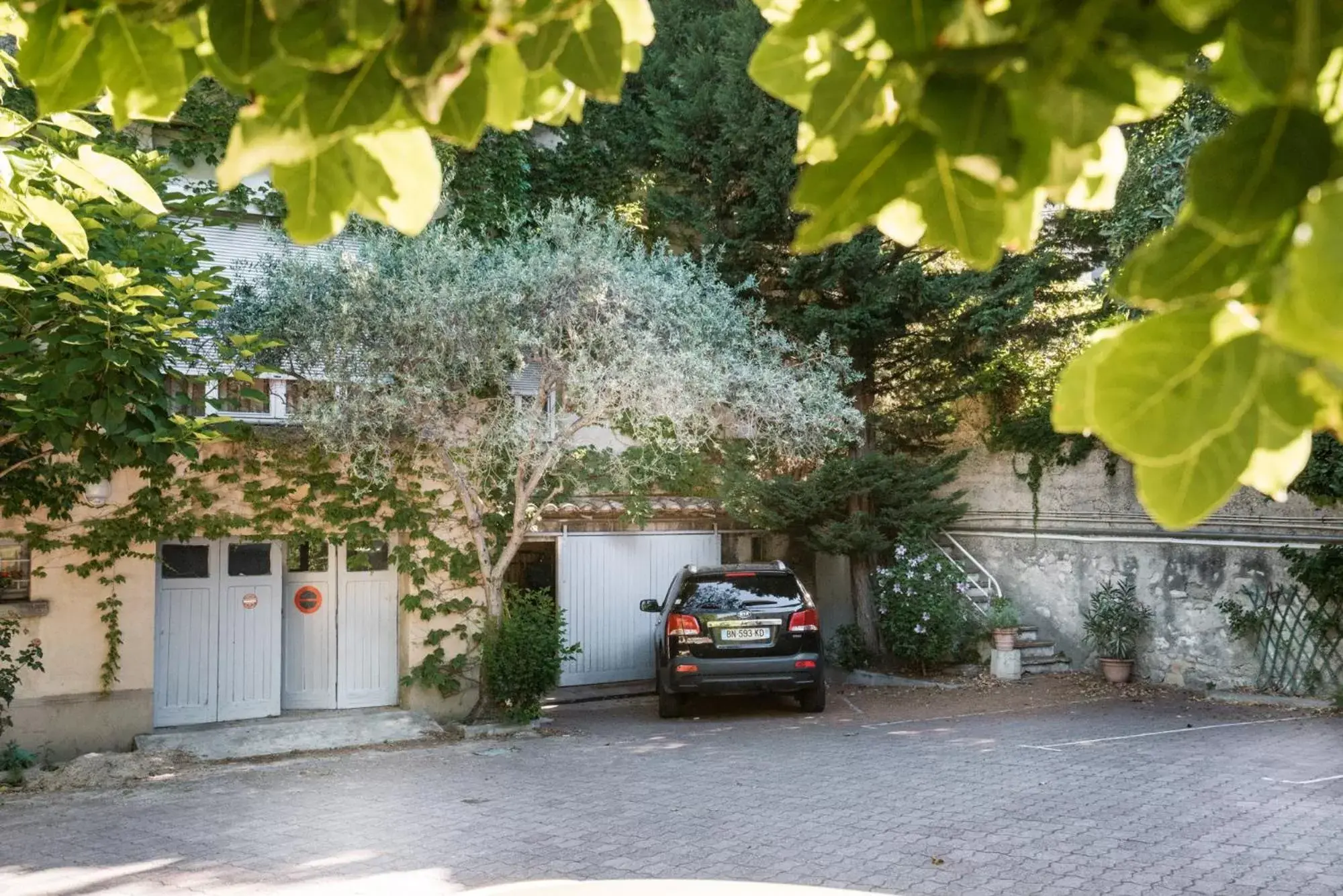 Facade/entrance, Property Building in Hotel d'Angleterre