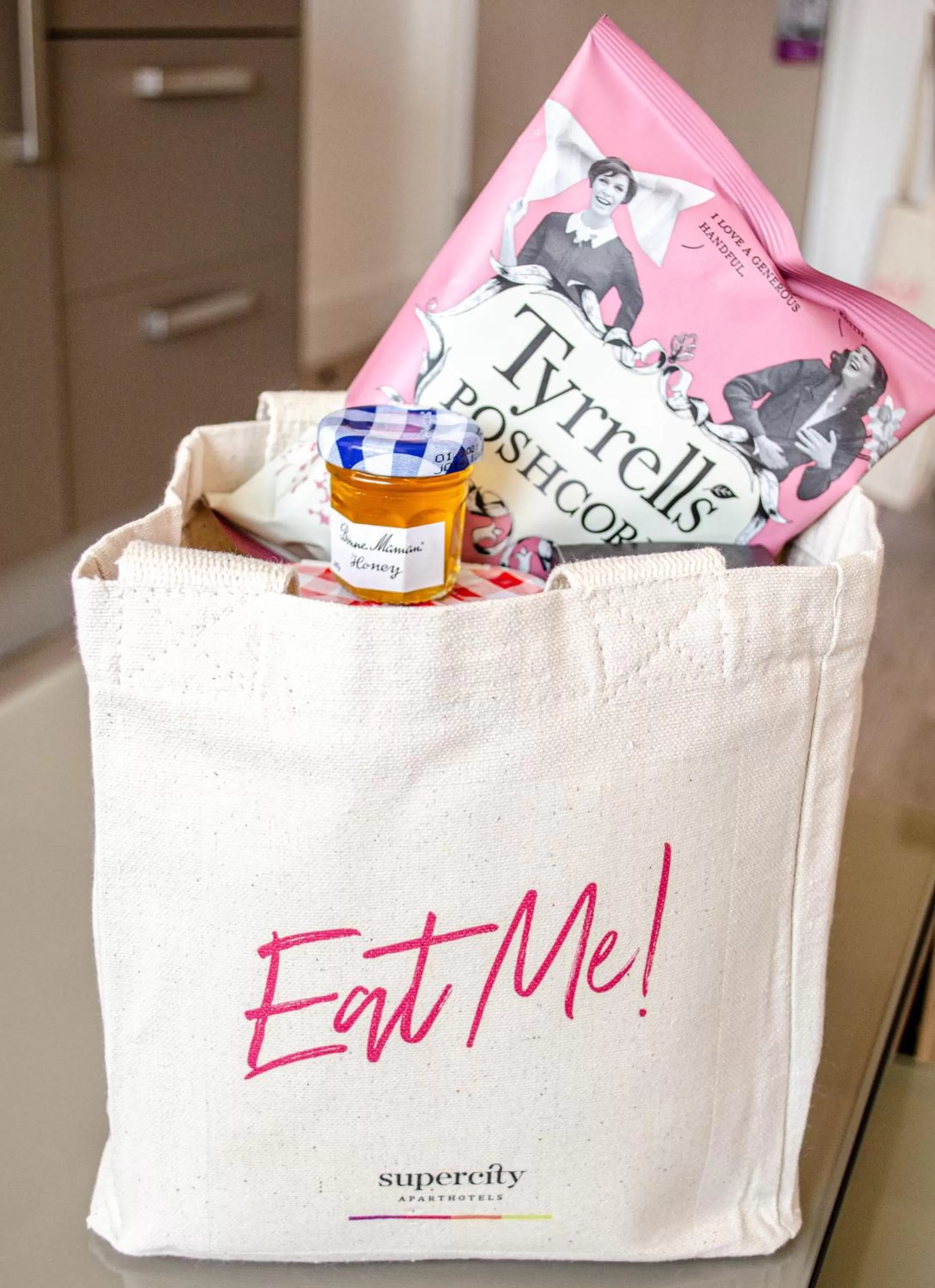 Food and drinks in Templeton Place by Supercity Aparthotels