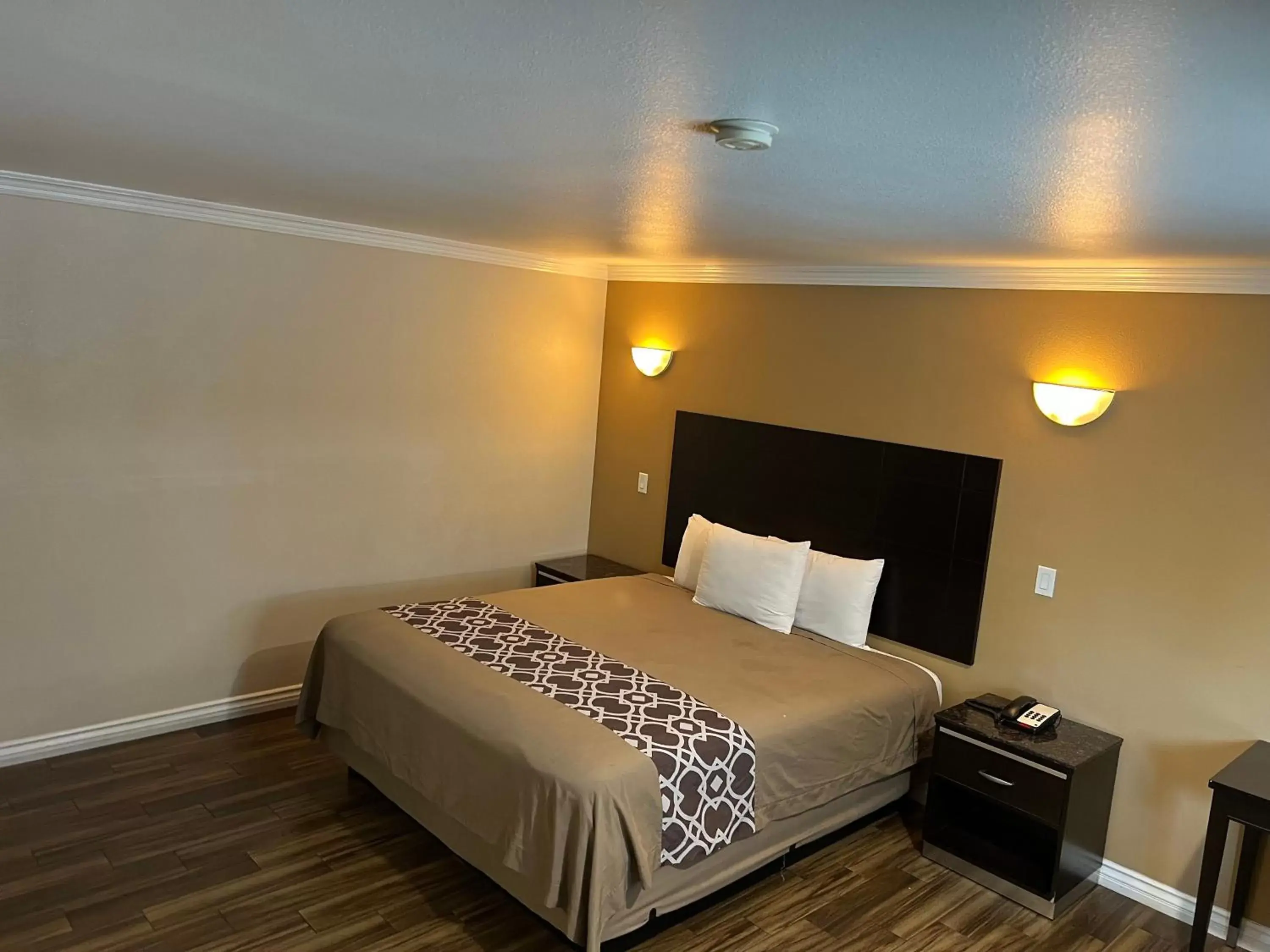Bedroom, Bed in Walnut Inn & Suites West Covina Bedroom, Bed in Walnut Inn & Suites West Covina