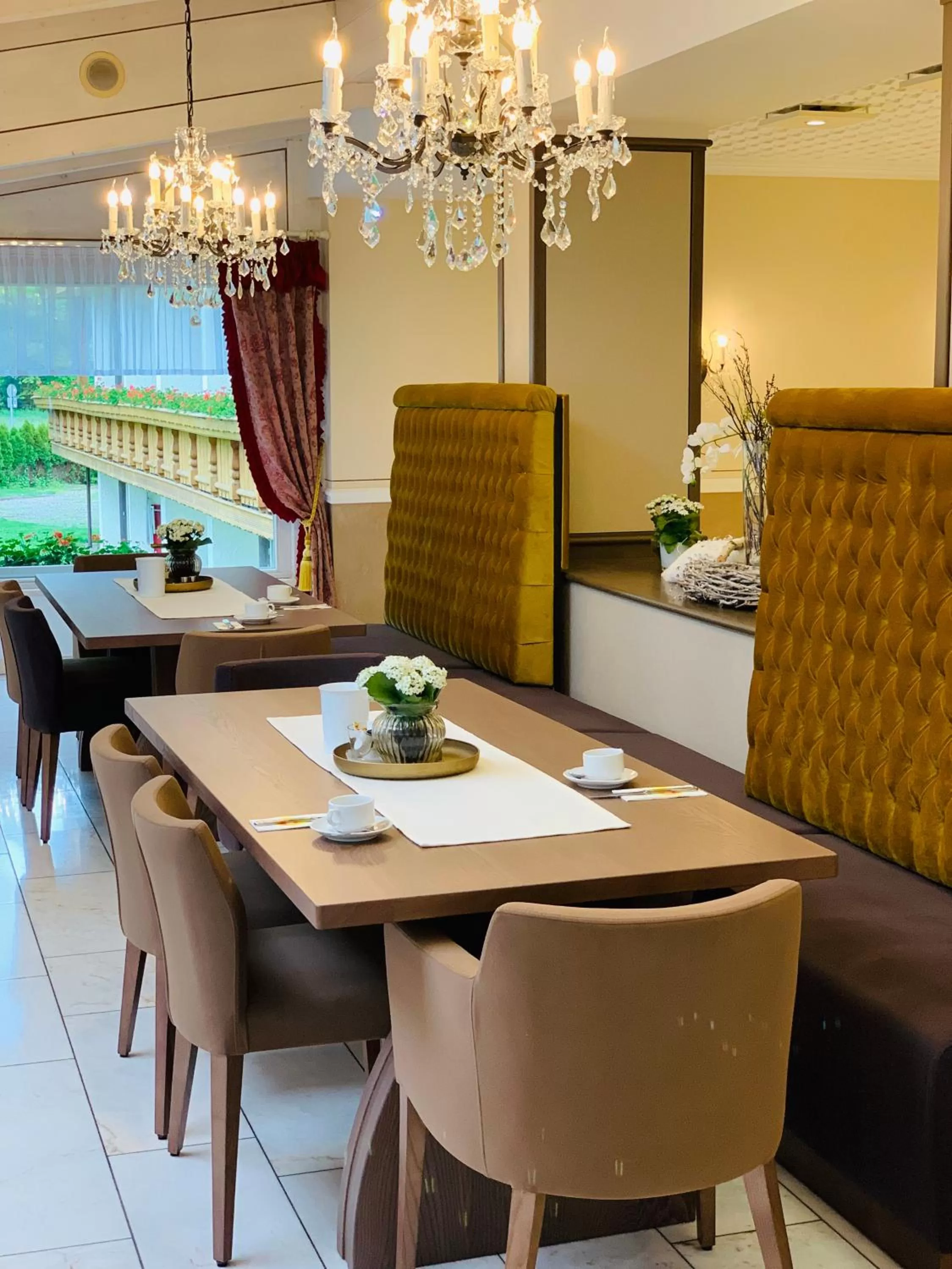 Restaurant/places to eat in Parkhotel