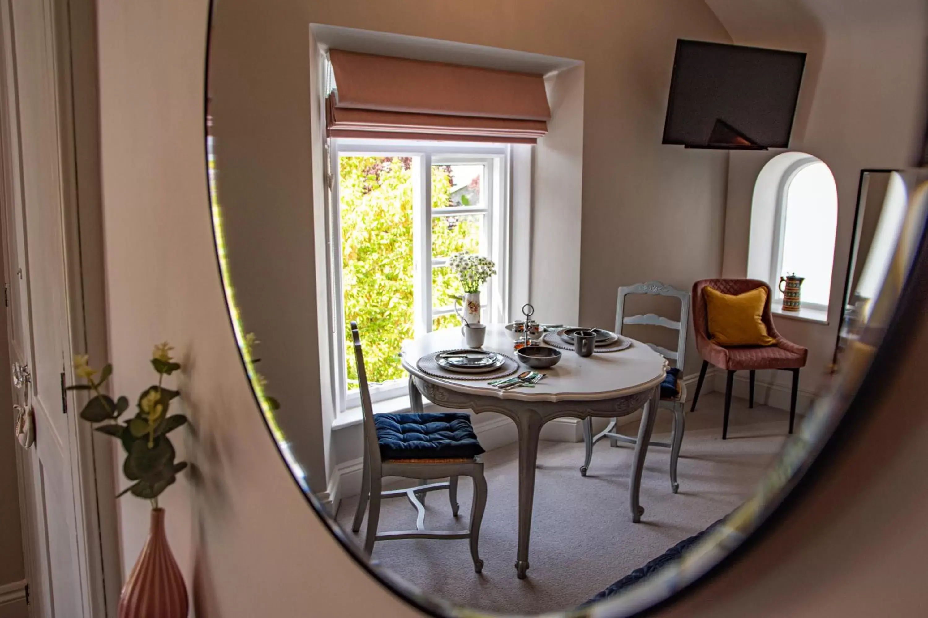 Dining Area in Apple Tree Bed and Breakfast