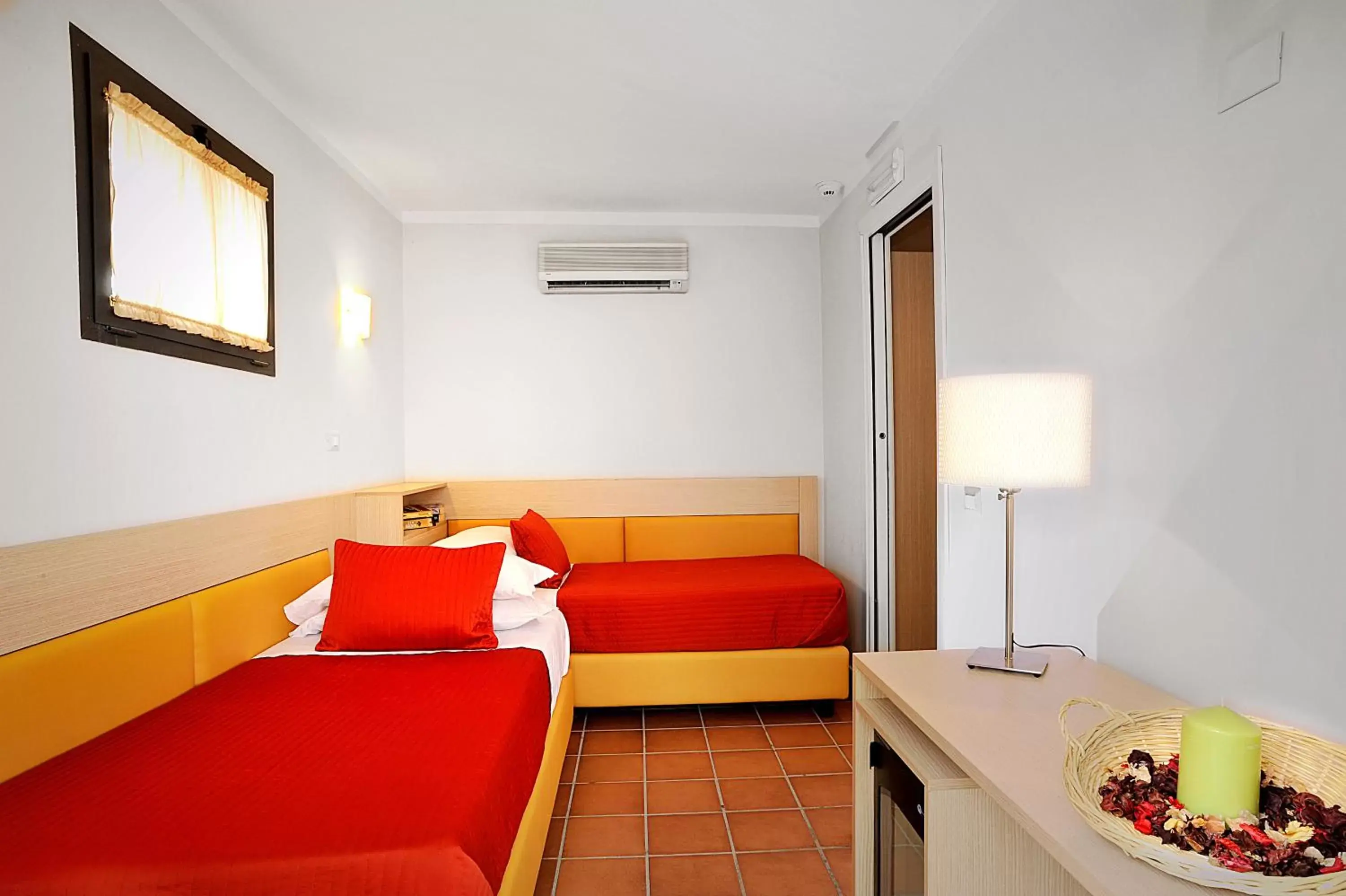 Photo of the whole room, Bed in Hotel Scott House Photo of the whole room, Bed in Hotel Scott House