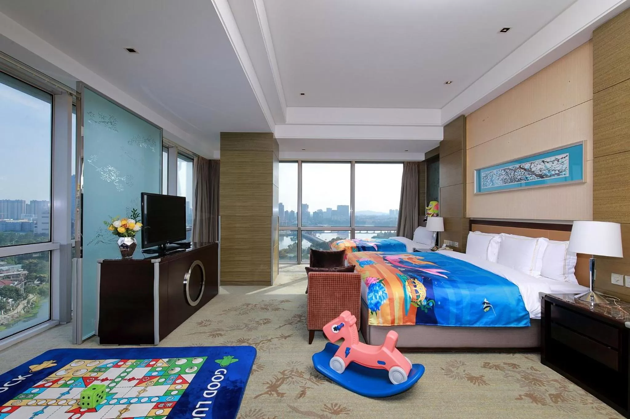 Photo of the whole room, Bed in Crowne Plaza Nanjing Jiangning by IHG