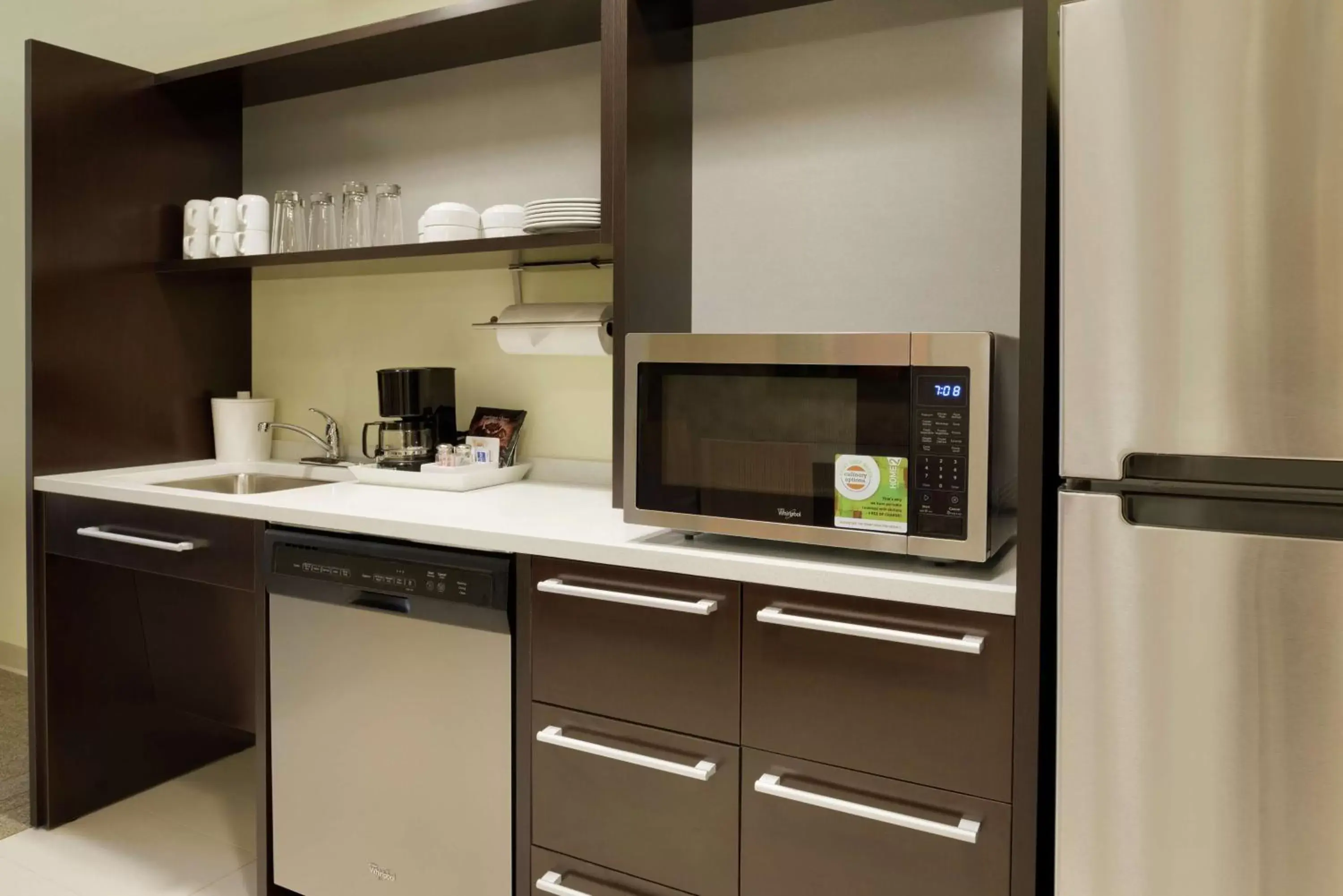 Kitchen or kitchenette, Kitchen/Kitchenette in Home2 Suites By Hilton La Crosse