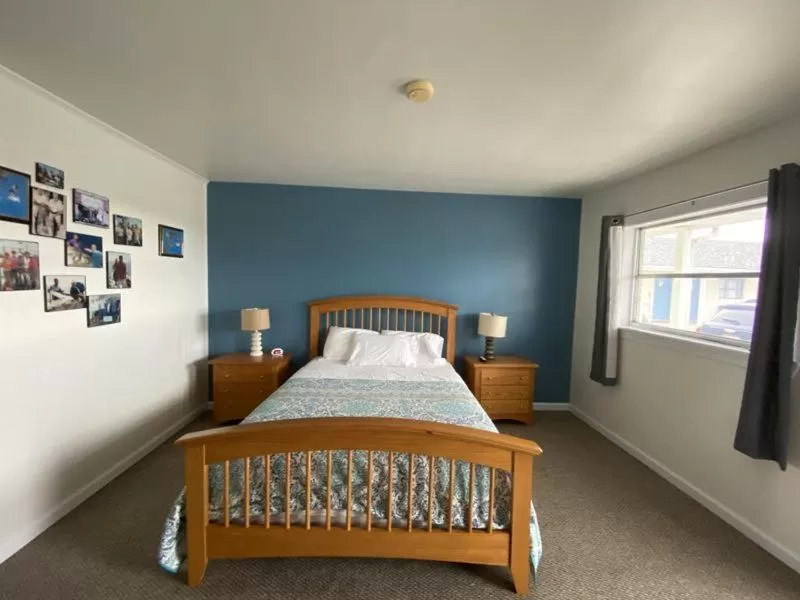 Bed in Wachapreague Inn - Motel Rooms