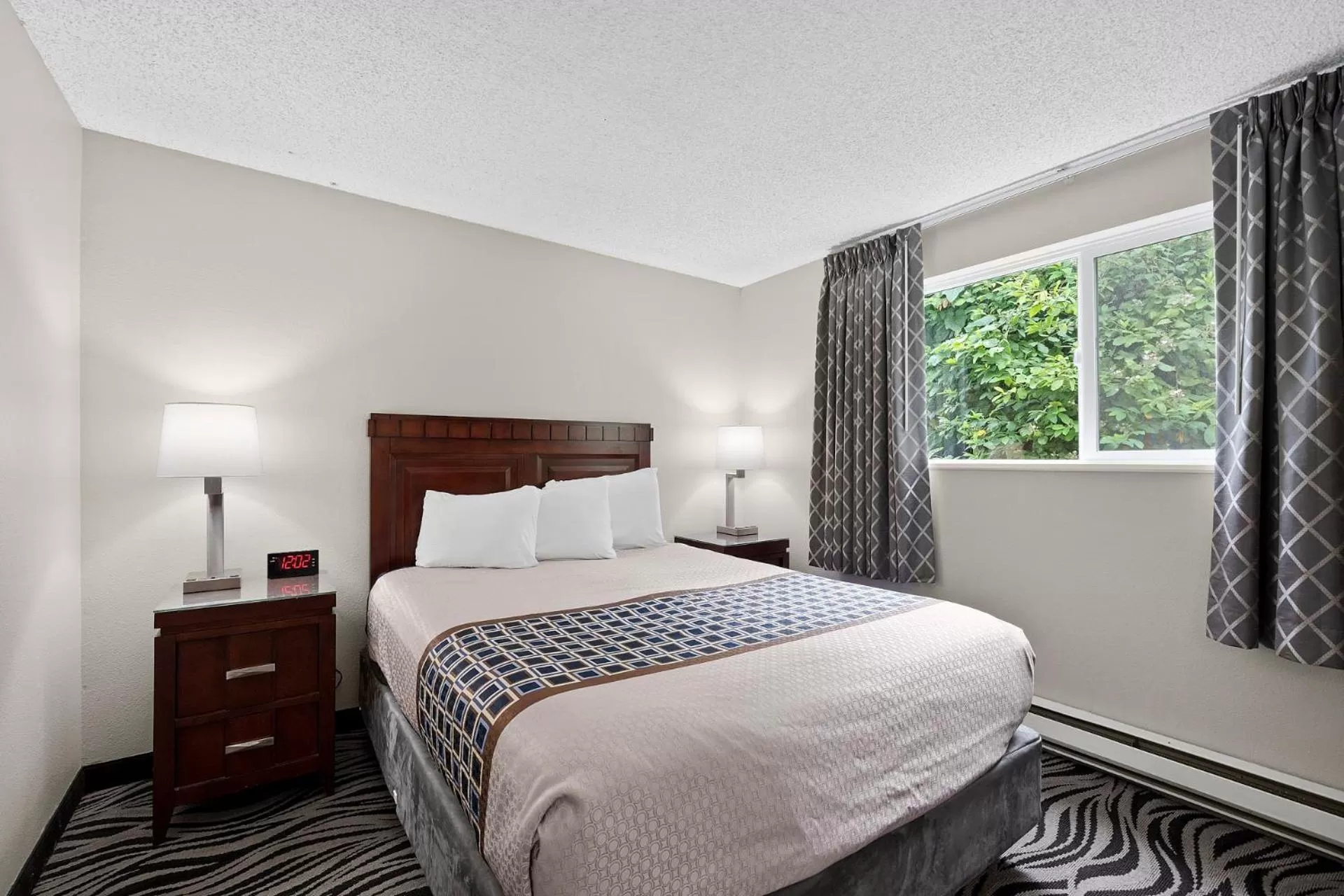 Bed in Astoria Rivershore Motel