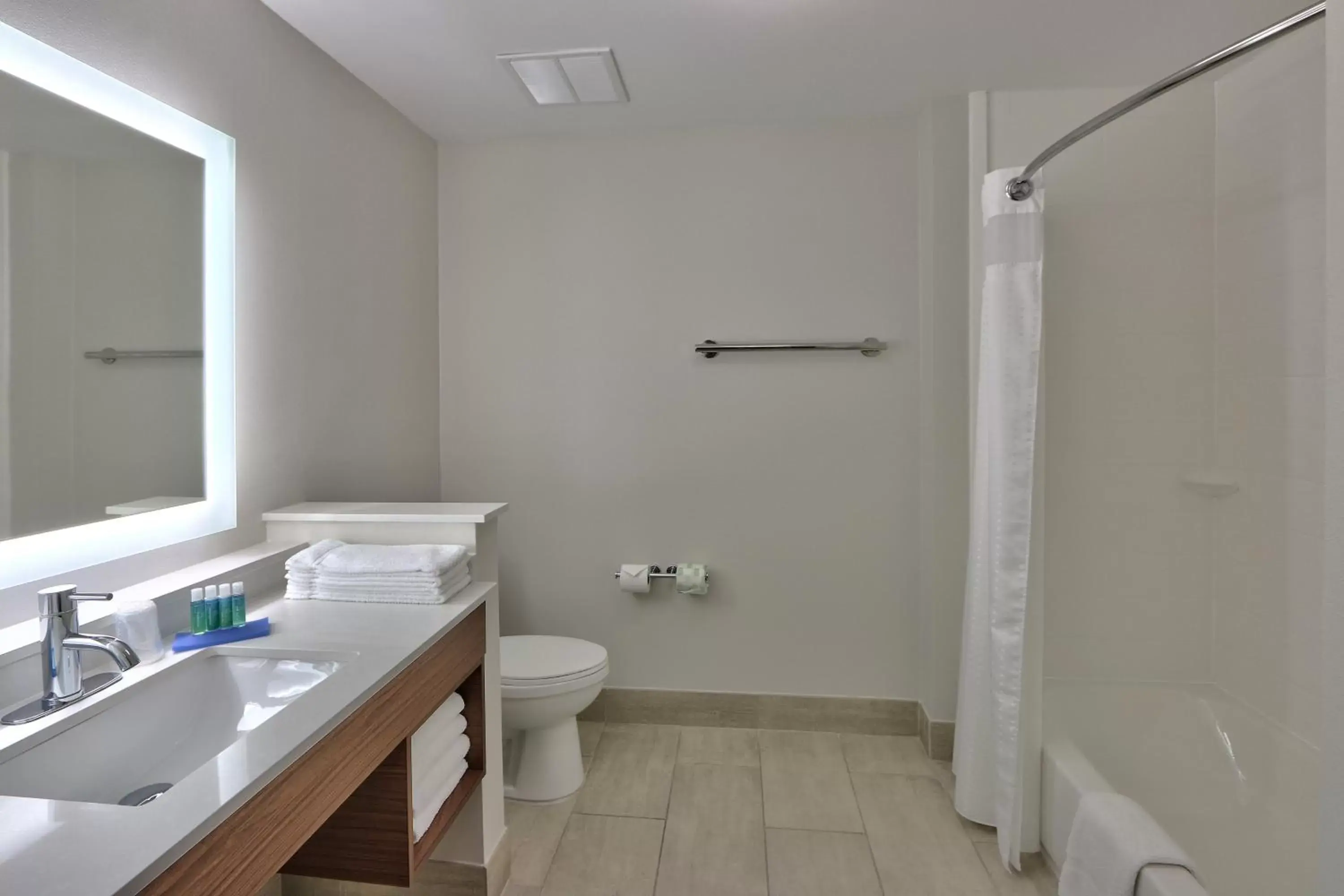 Room with Two Beds - Hearing Accessible - Non-Smoking in Holiday Inn Express & Suites - Houston East - Beltway 8, an IHG Hotel Room with Two Beds - Hearing Accessible - Non-Smoking in Holiday Inn Express & Suites - Houston East - Beltway 8, an IHG Hotel