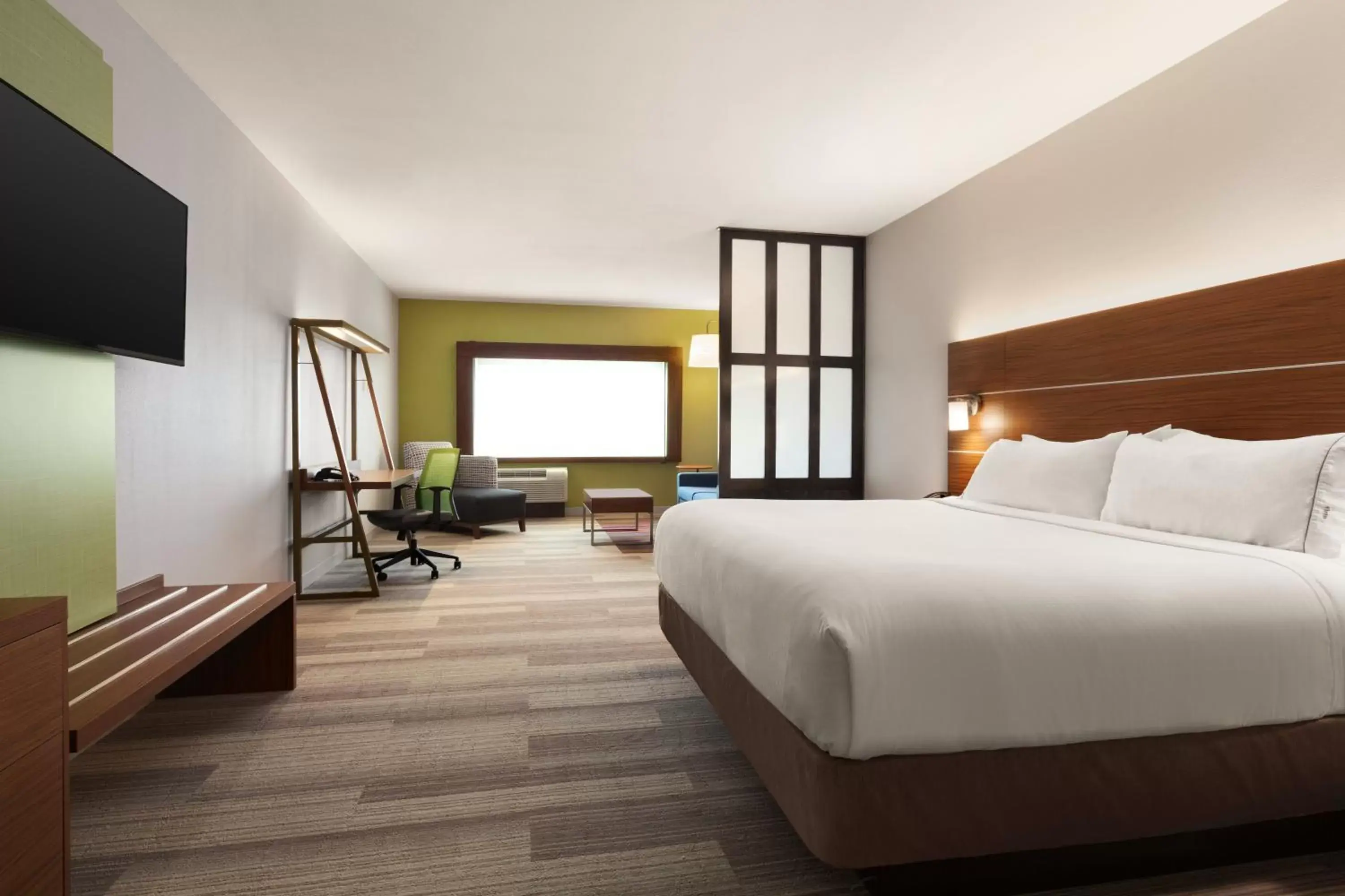 Photo of the whole room, Bed in Holiday Inn Express & Suites - McAllen - Medical Center Area, an IHG Hotel