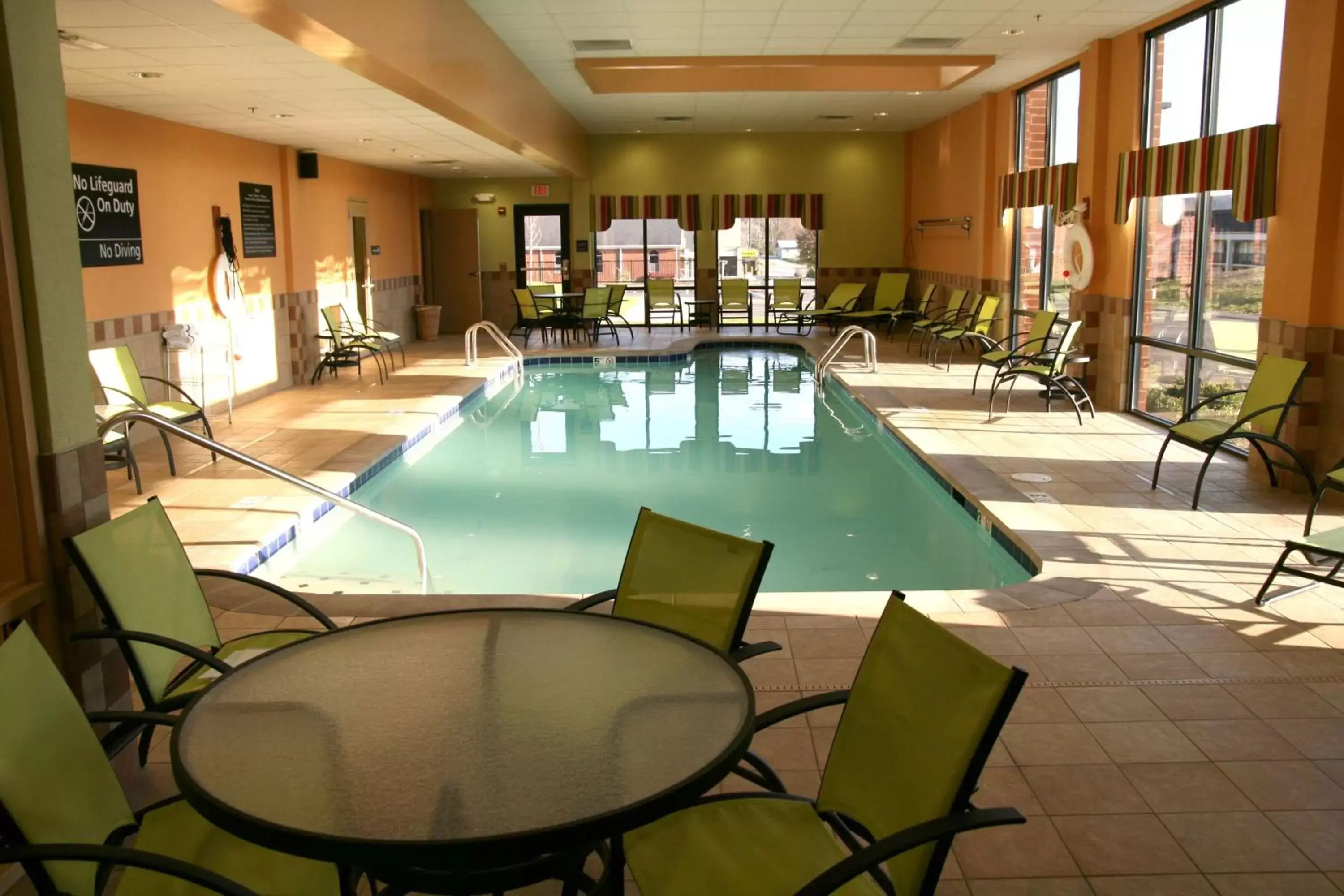 Pool view, Swimming Pool in Hampton Inn & Suites-Knoxville/North I-75