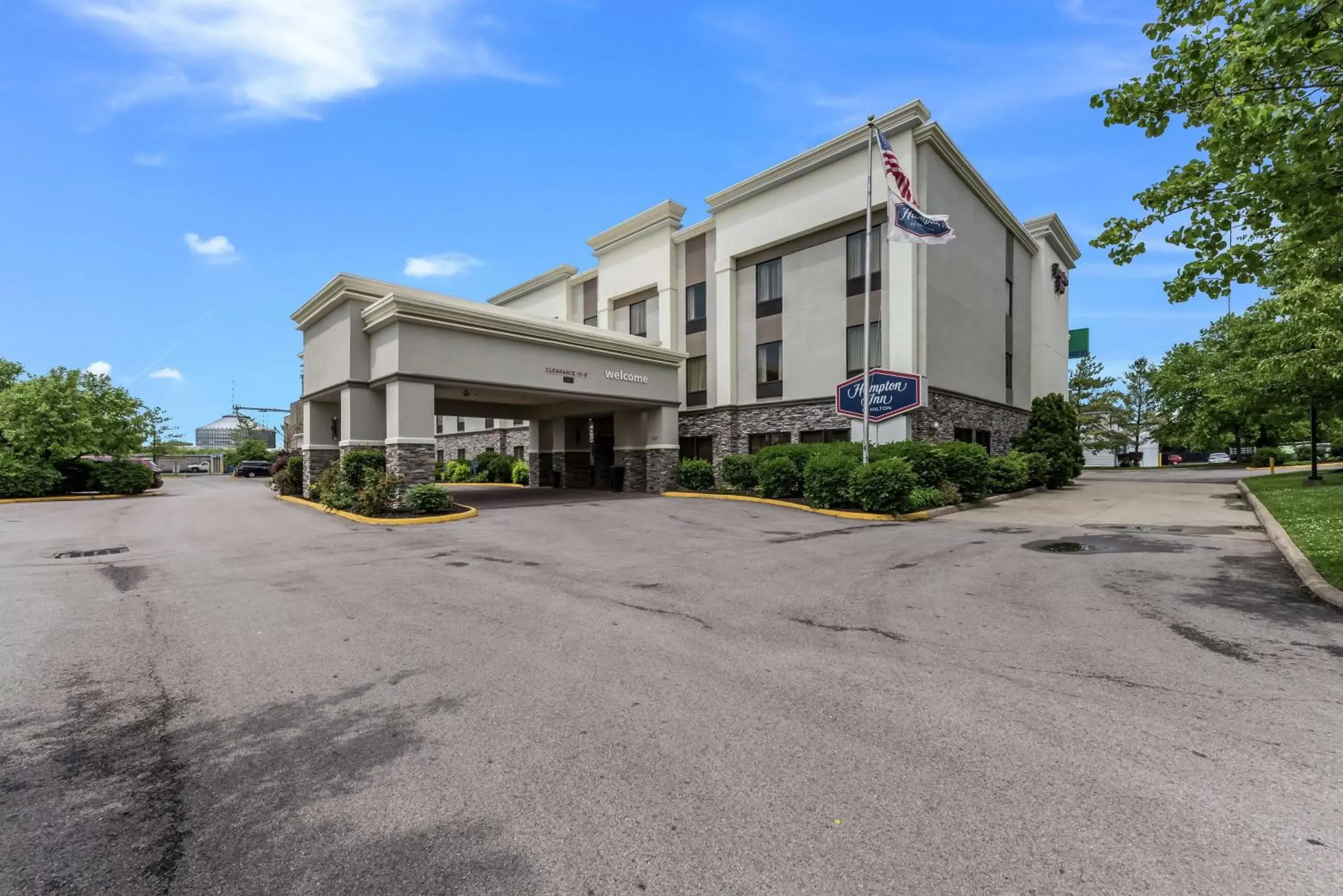 Property building in Hampton Inn Columbus I-70E/Hamilton Road Property building in Hampton Inn Columbus I-70E/Hamilton Road