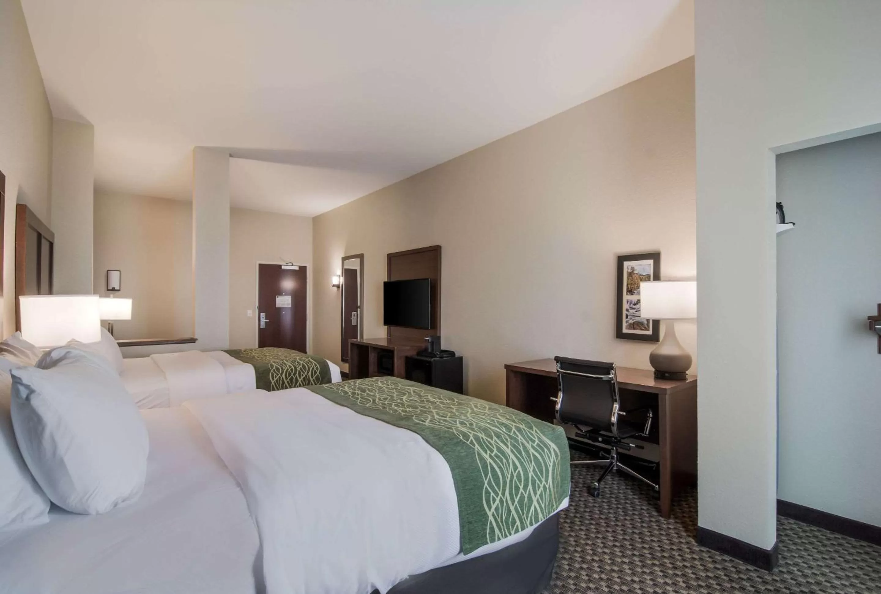 Photo of the whole room, Bed in Comfort Inn & Suites Rock Hill Northeast