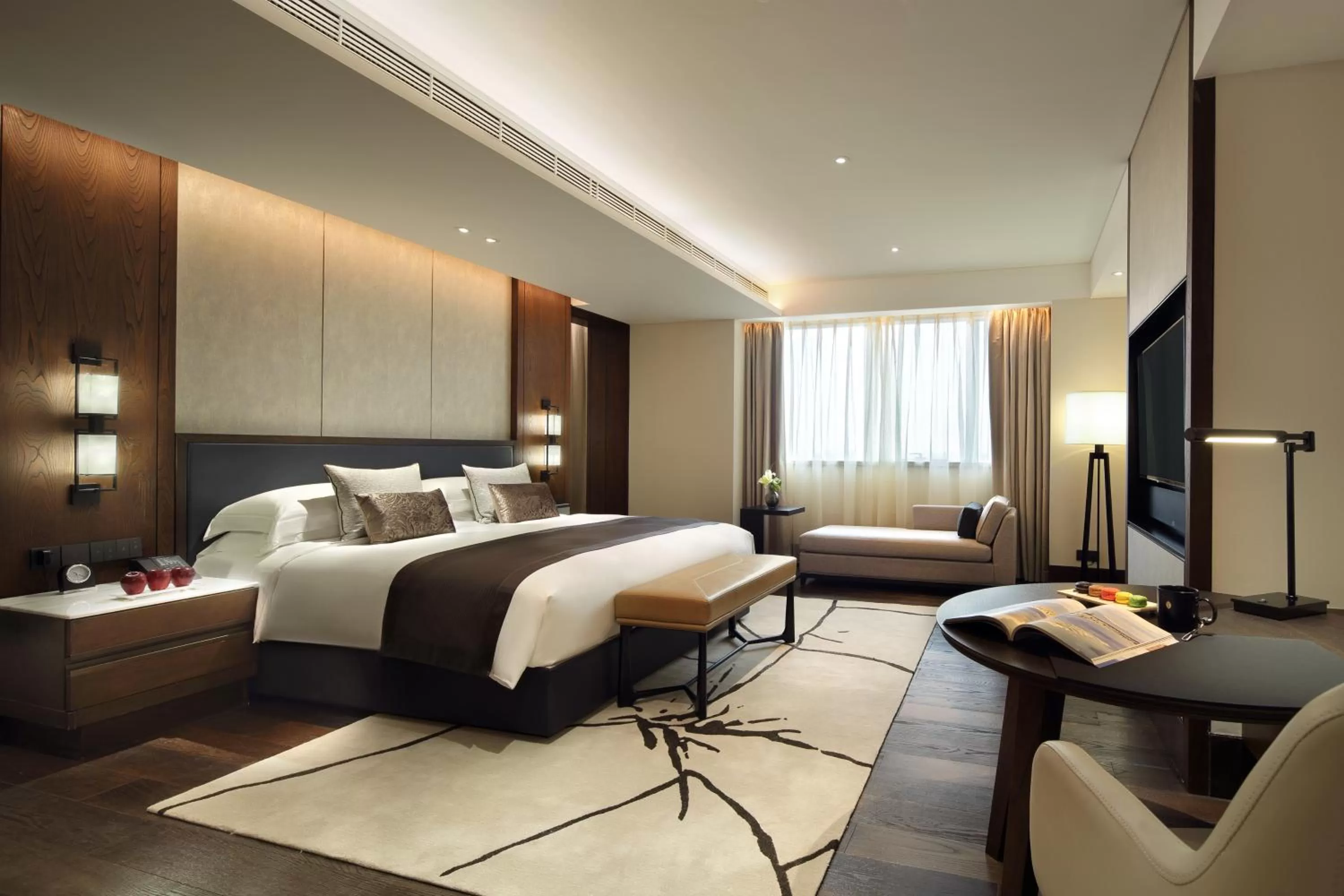 Bed in InterContinental Shanghai Hongqiao NECC by IHG