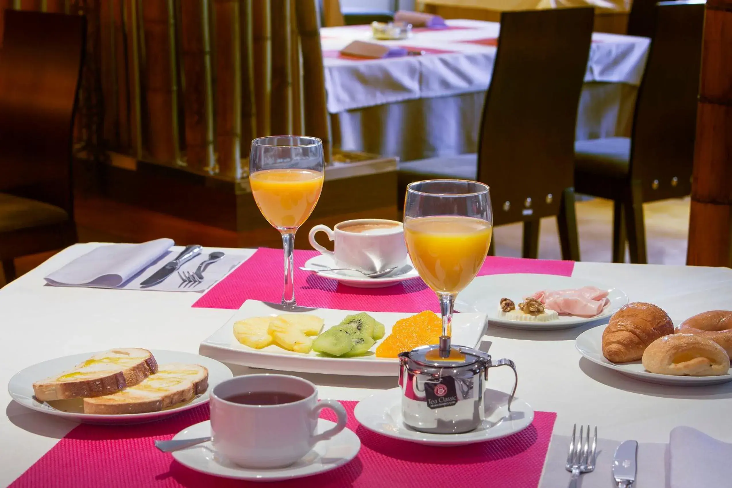 Breakfast in Hotel Torre de Sila