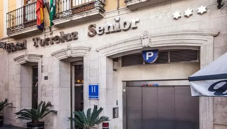 Facade/entrance in Torreluz Senior