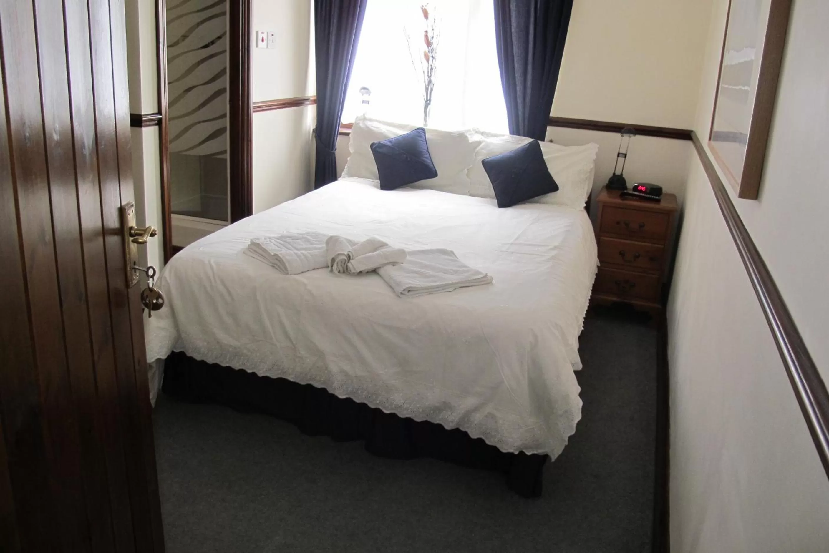 Photo of the whole room, Bed in Burnt Mill Cottage