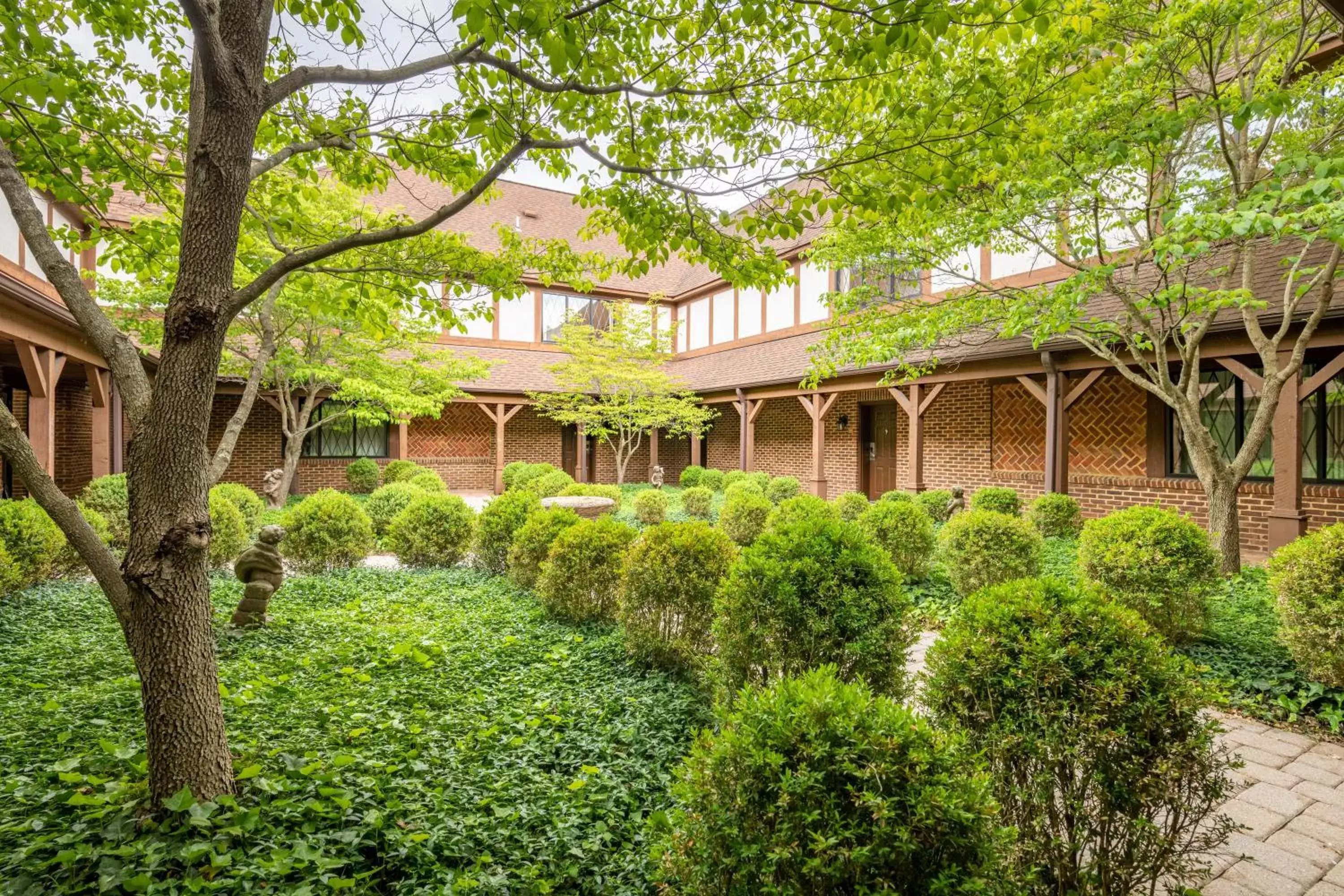 Inner courtyard view, Property Building in The English Inn of Charlottesville