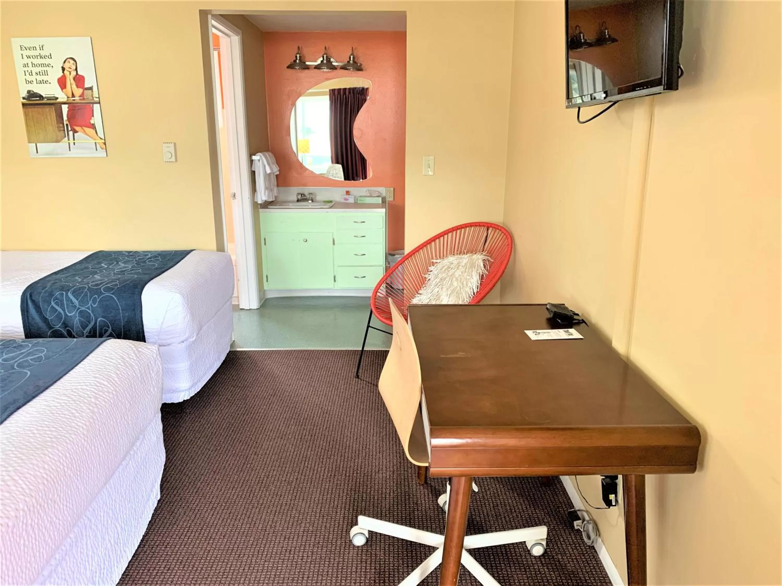 Bedroom, Seating Area in Atomic Motel