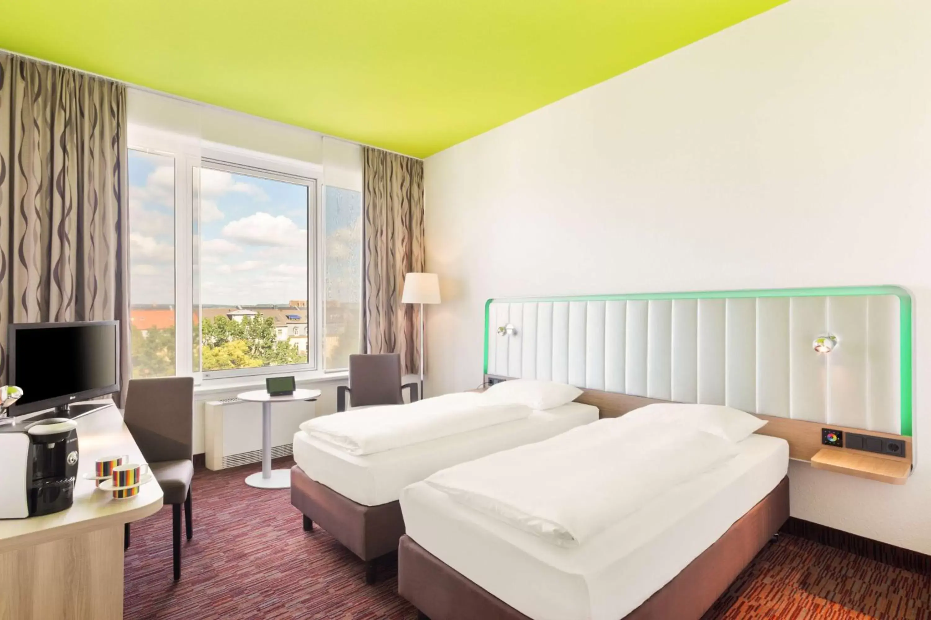 TV and multimedia, Bed in Park Inn by Radisson Dresden