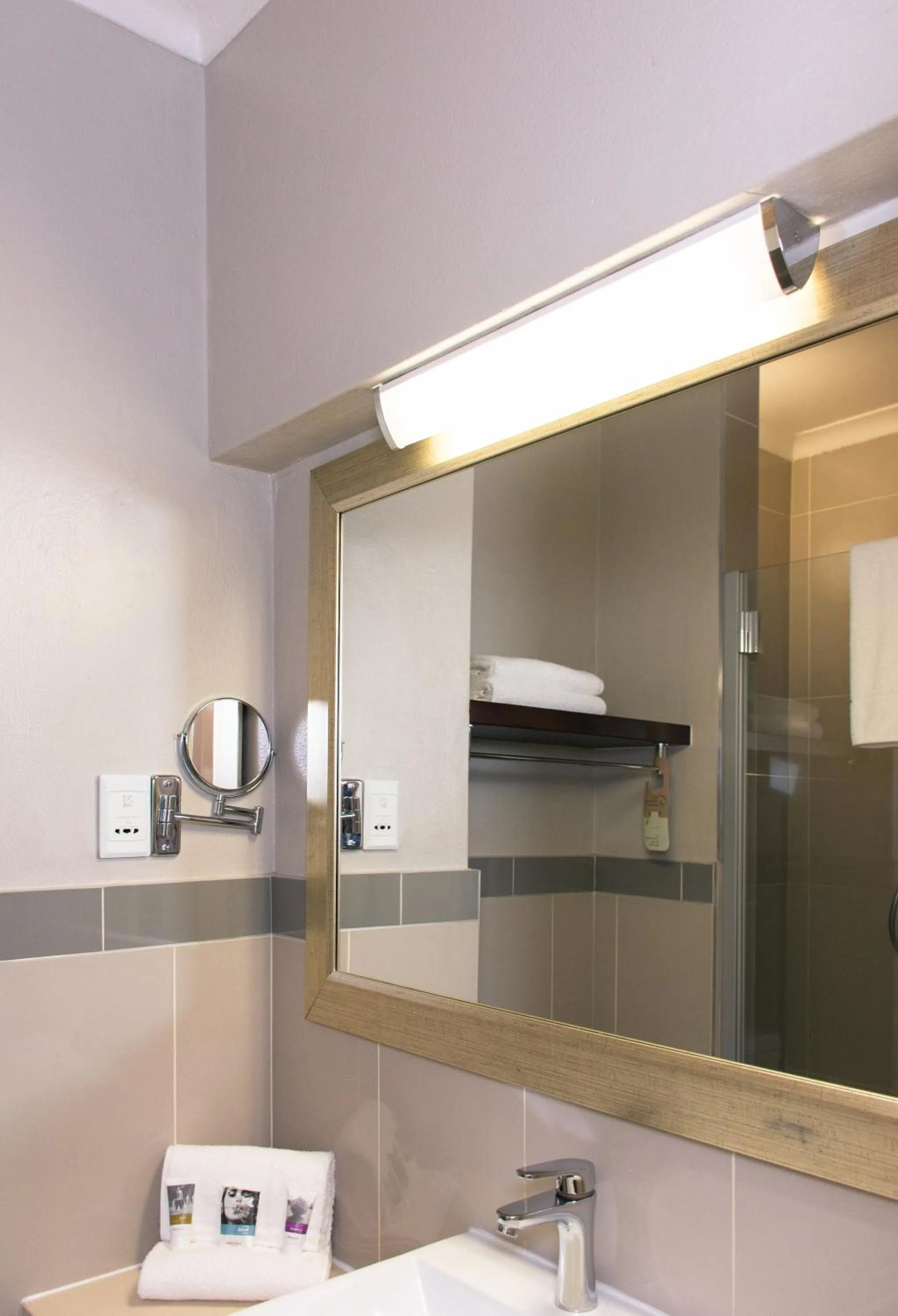 Bathroom in Mercure Johannesburg Midrand