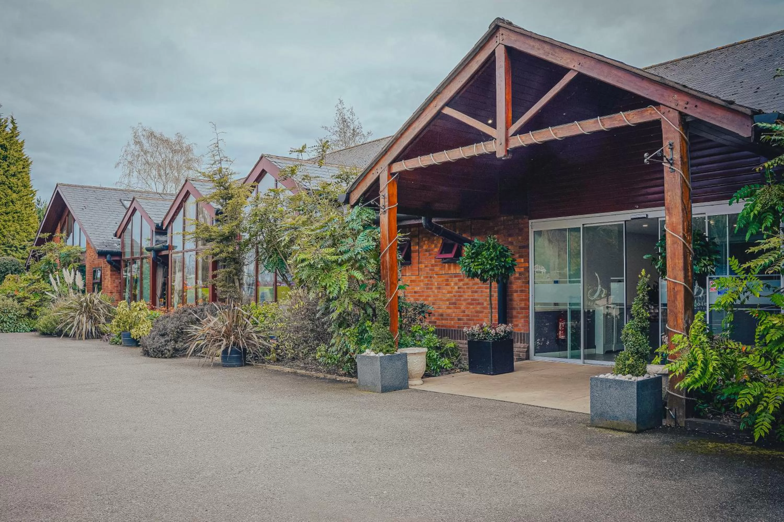 Property building in Draycote Hotel And Whitefields Golf Course