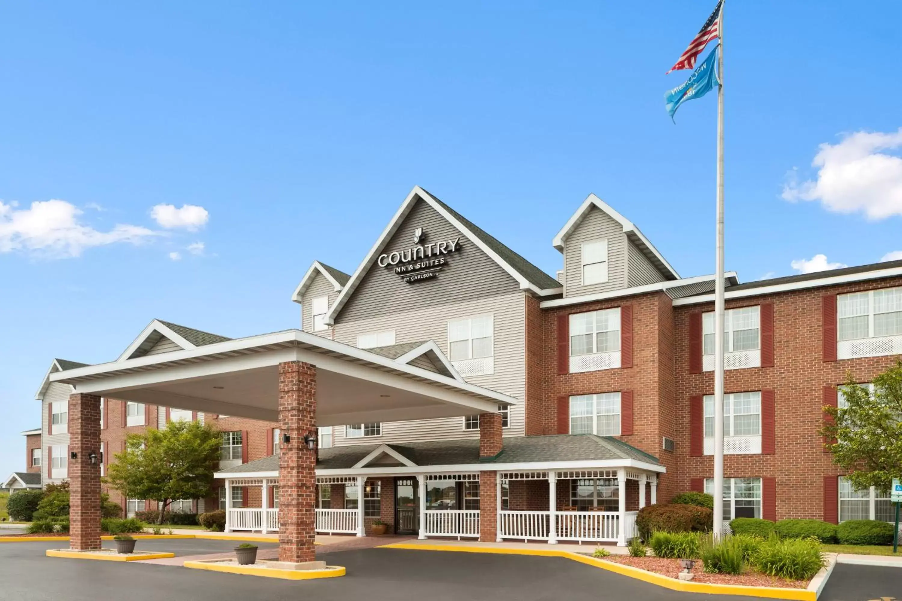 Facade/entrance, Property Building in Country Inn & Suites by Radisson, Kenosha, WI