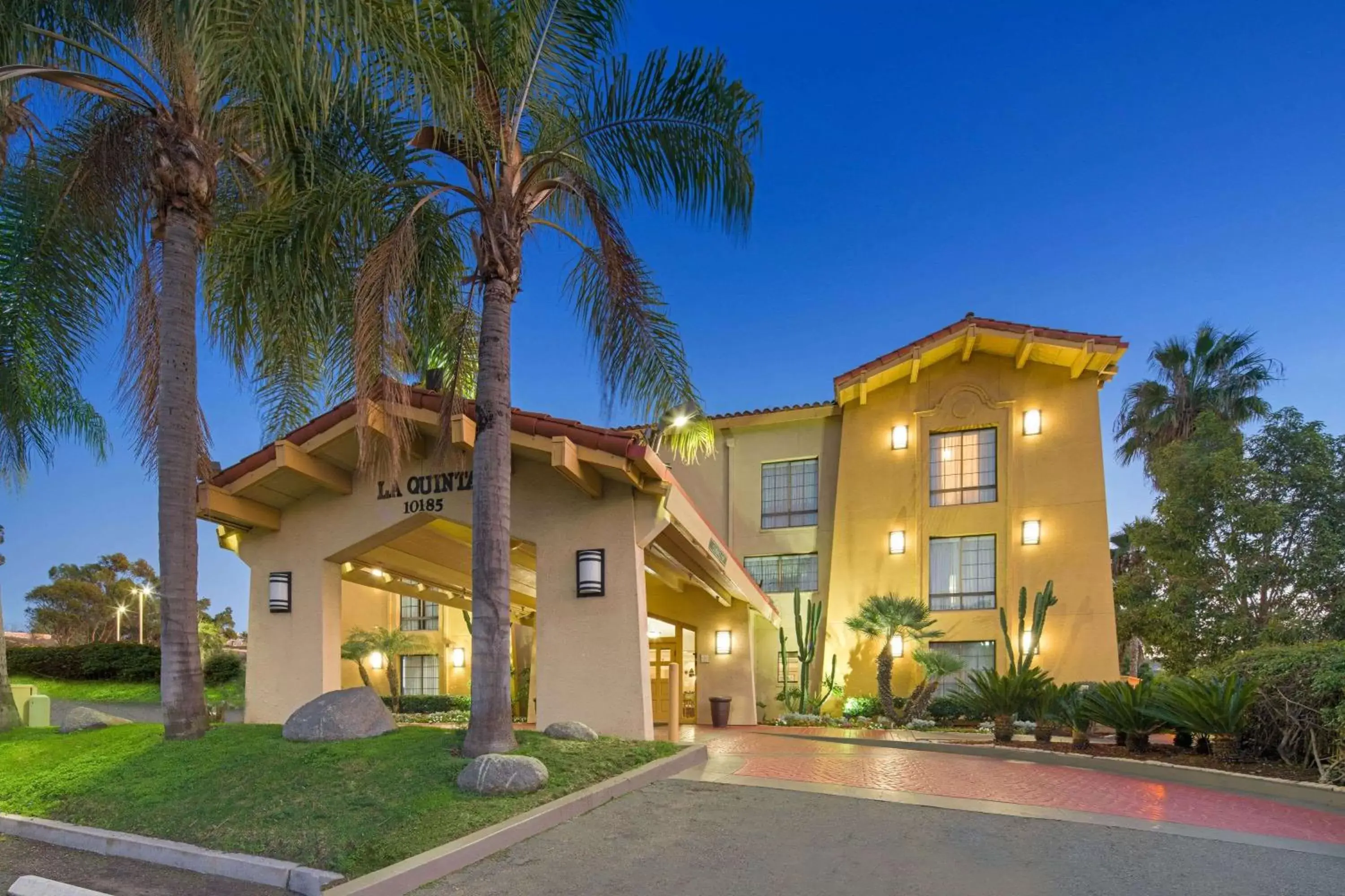 Property Building in La Quinta Inn by Wyndham San Diego - Miramar