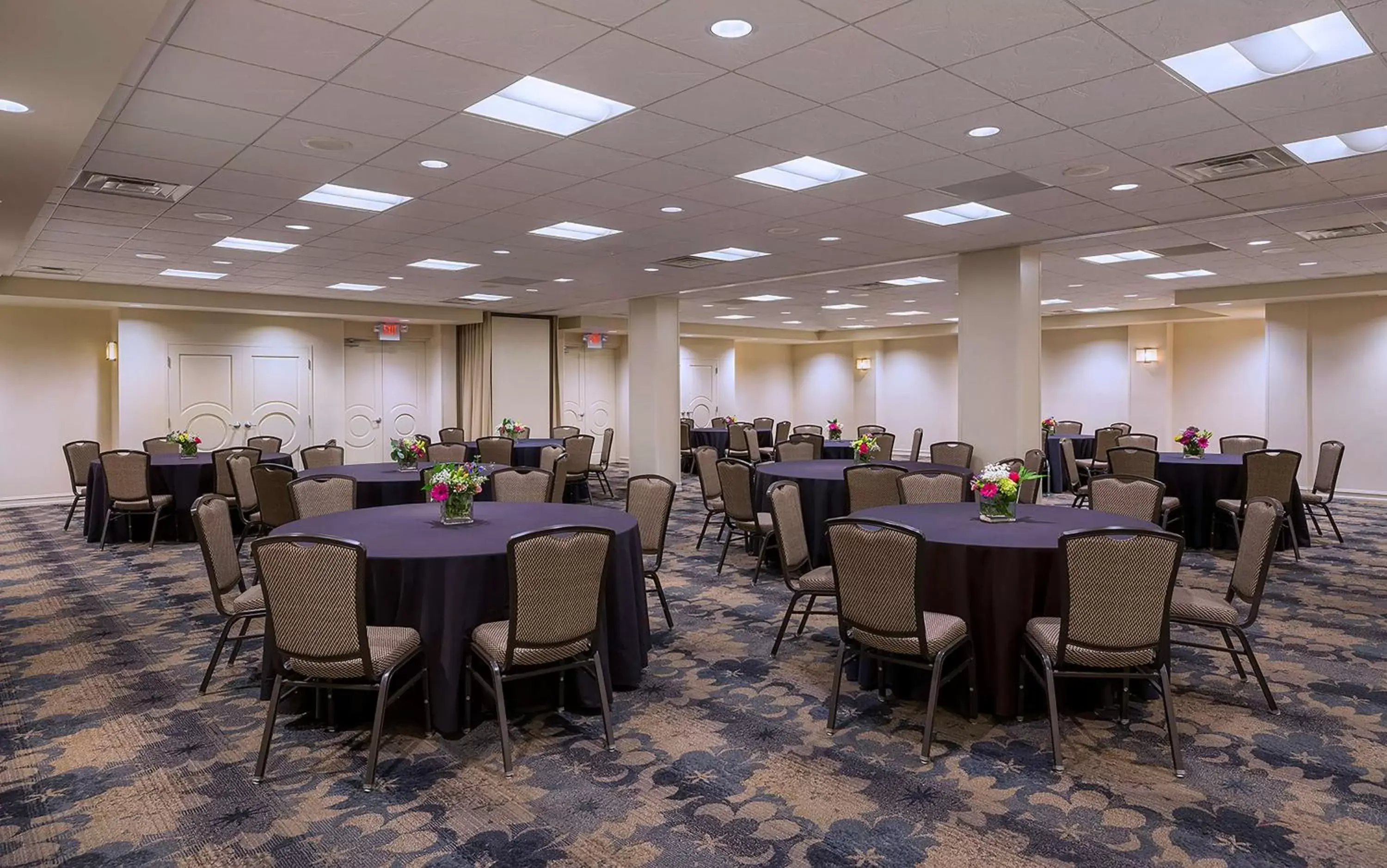 Meeting/conference room, Restaurant/Places to Eat in DoubleTree by Hilton Madison Downtown