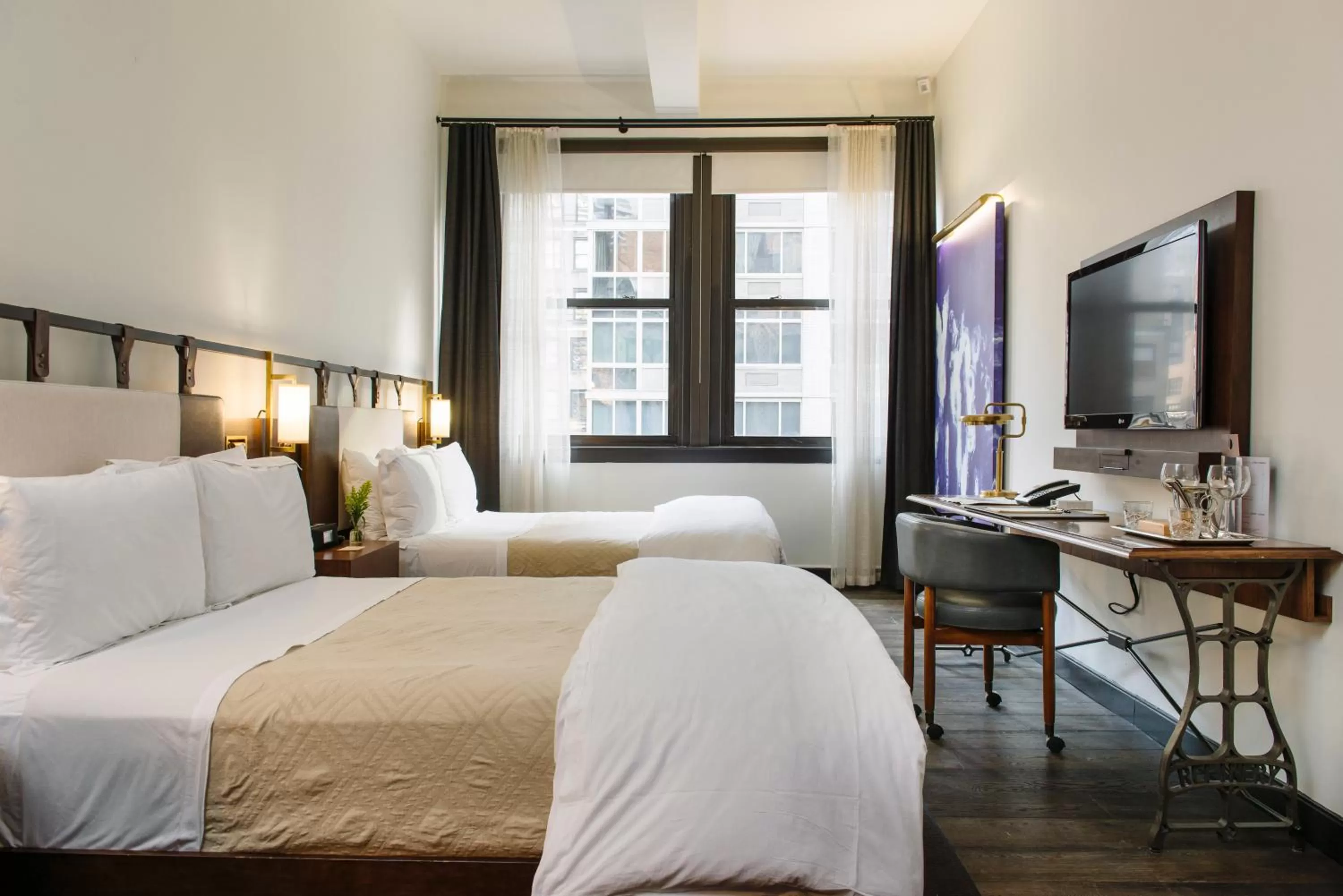 Bed in Refinery Hotel - New York